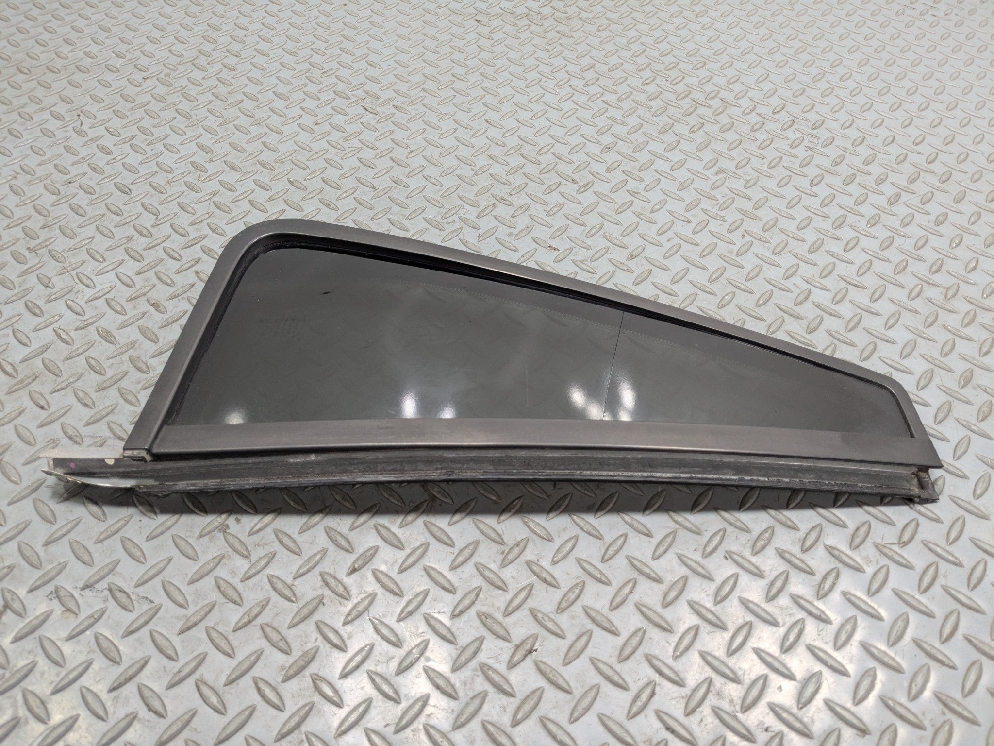 08 - 15 LAND ROVER LR2 OEM DOOR WINDOW VENT GLASS WITH PRIVACY TINT REAR RIGHT