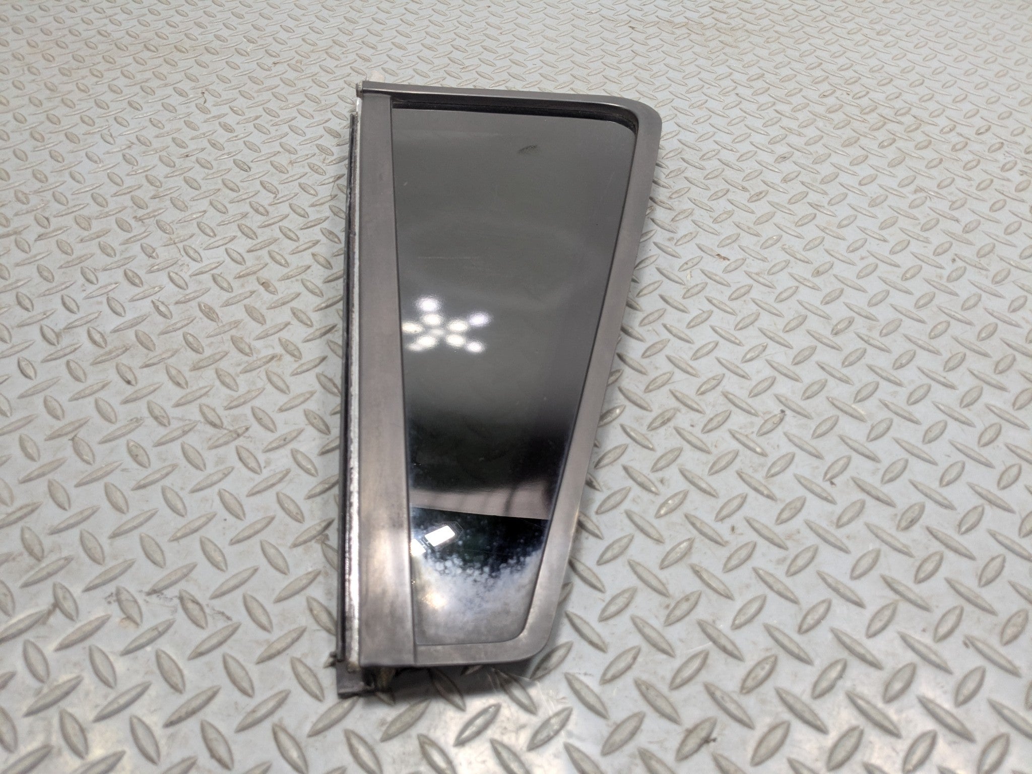 08 - 15 LAND ROVER LR2 OEM DOOR WINDOW VENT GLASS WITH PRIVACY TINT REAR RIGHT