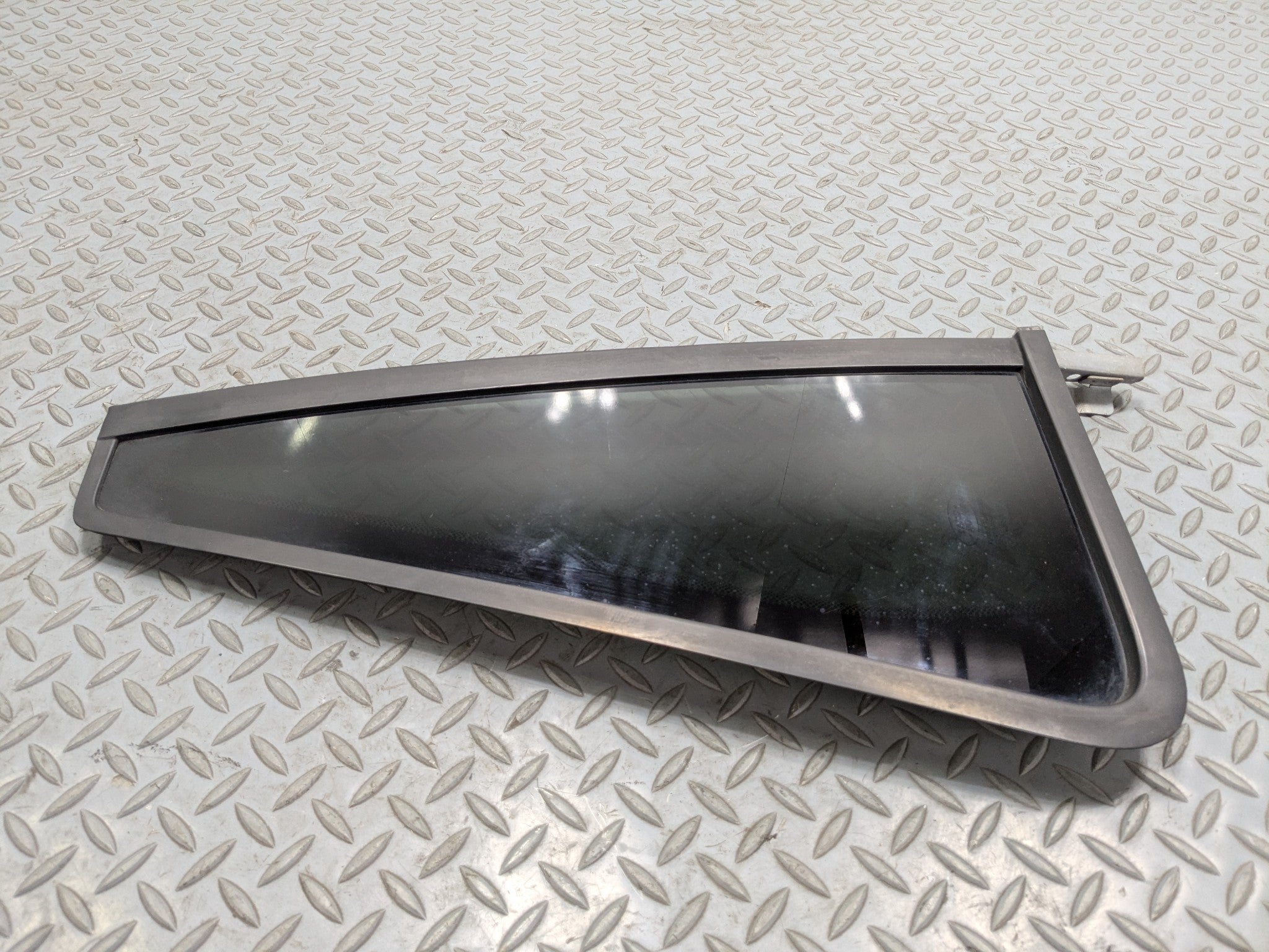 08 - 15 LAND ROVER LR2 OEM DOOR WINDOW VENT GLASS WITH PRIVACY TINT REAR RIGHT