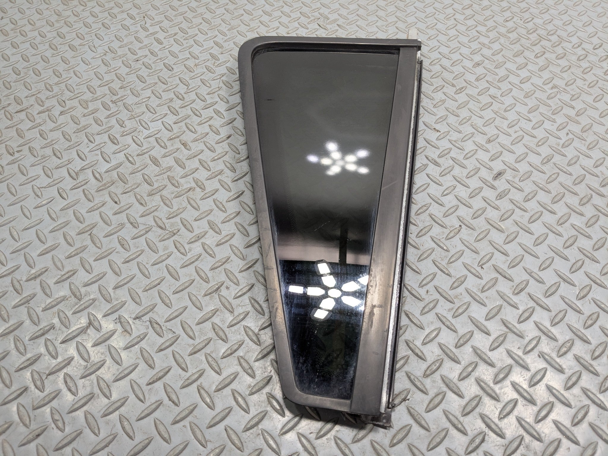 08 - 15 LAND ROVER LR2 OEM DOOR WINDOW VENT GLASS WITH PRIVACY TINT REAR LEFT