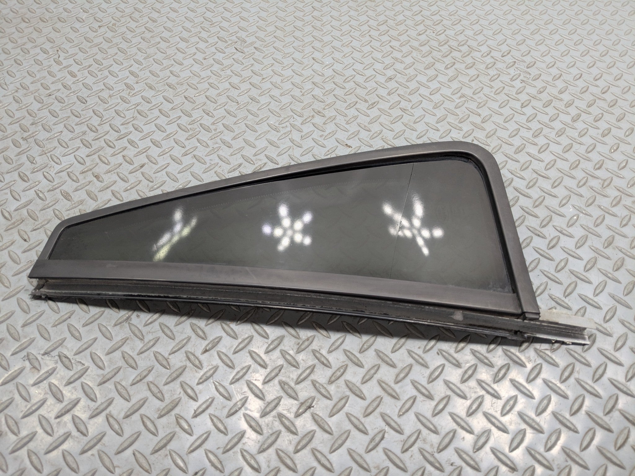 08 - 15 LAND ROVER LR2 OEM DOOR WINDOW VENT GLASS WITH PRIVACY TINT REAR LEFT