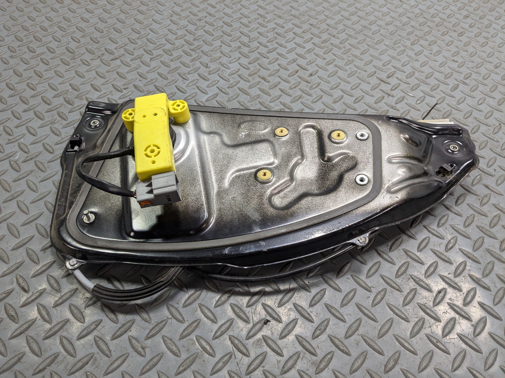 2008 - 2015 LAND ROVER LR2 OEM WINDOW MOTOR REGULATOR ASSEMBLY REAR LEFT SIDE