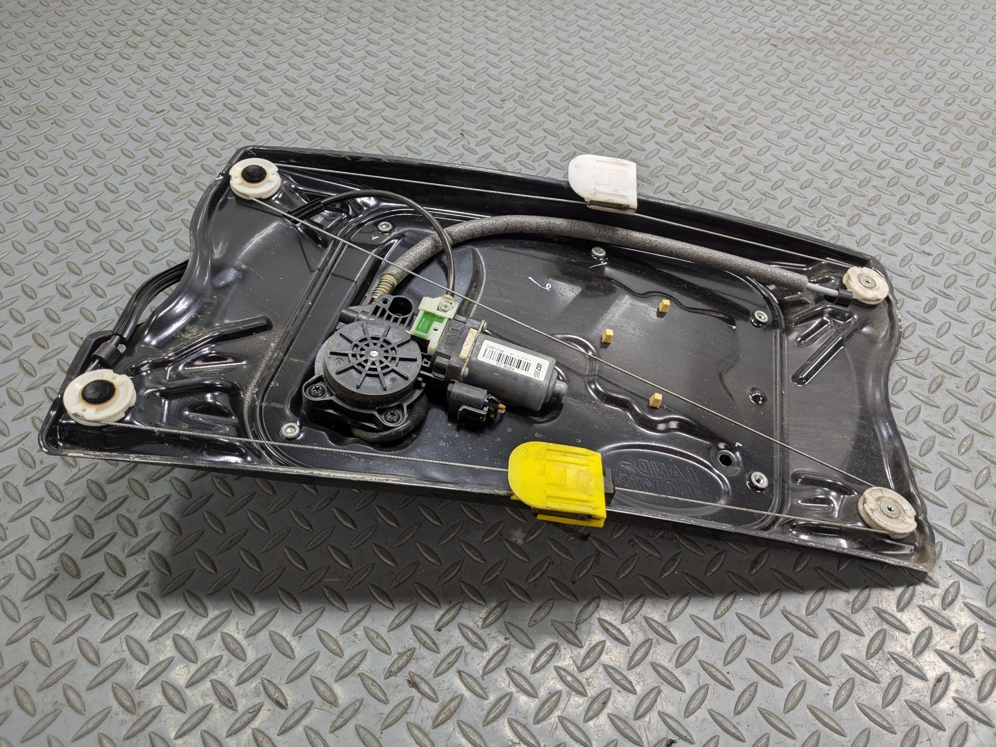 2008 - 2015 LAND ROVER LR2 OEM WINDOW MOTOR REGULATOR ASSEMBLY FRONT RIGHT SIDE