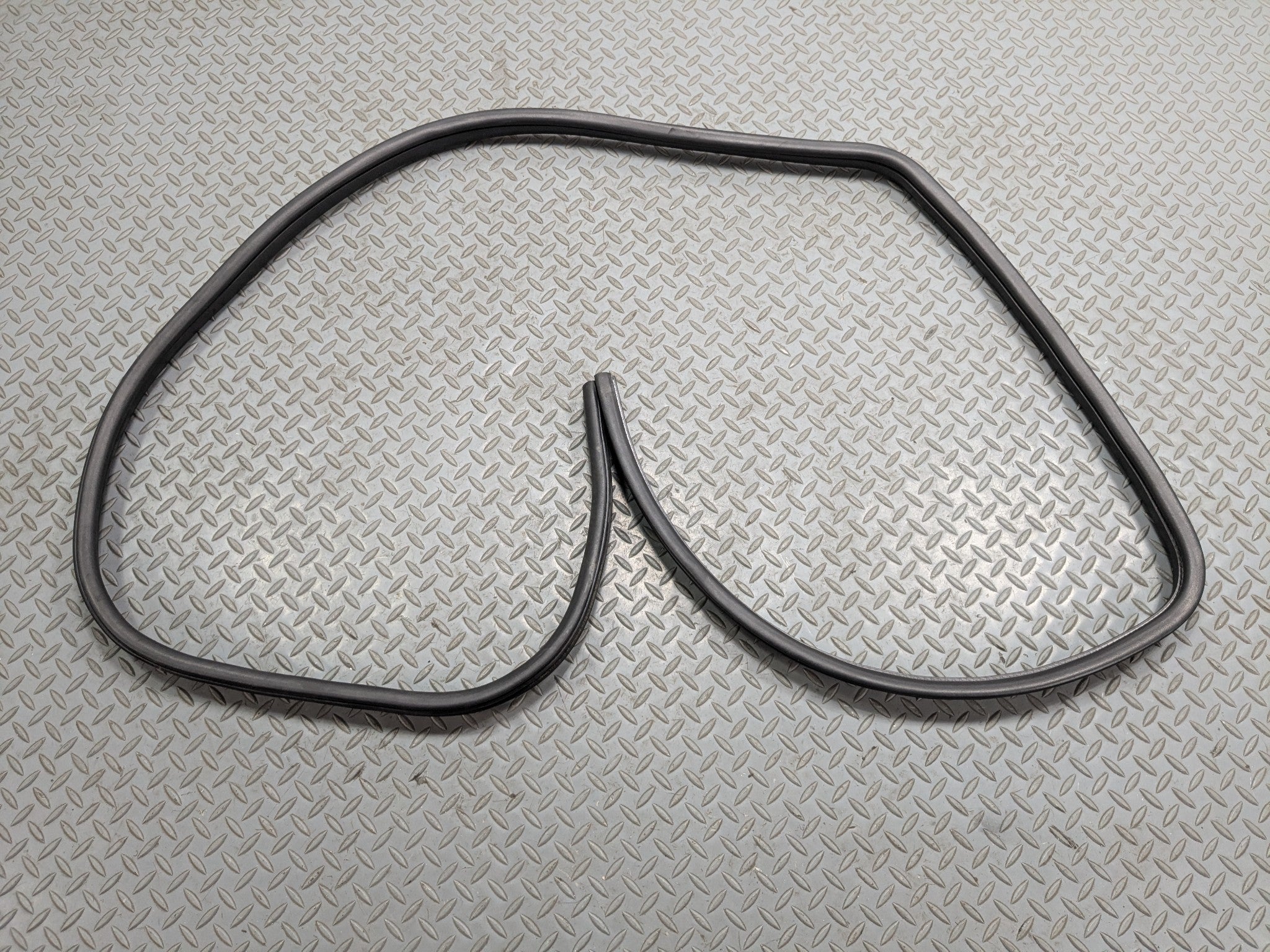 08 - 15 LAND ROVER LR2 OEM DOOR SEAL WEATHER STRIPPING RUBBER REAR RIGHT SIDE