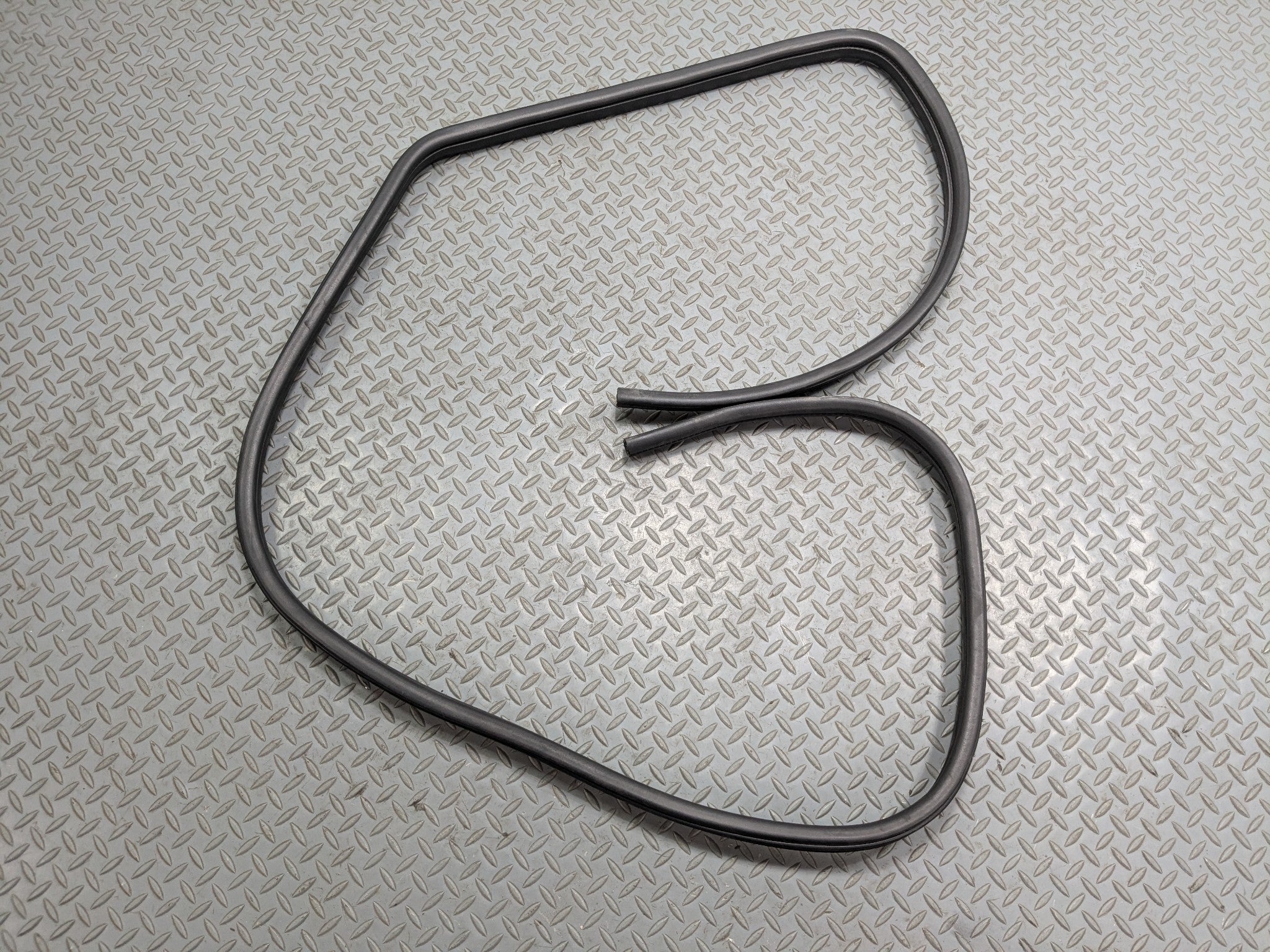 08 - 15 LAND ROVER LR2 OEM DOOR SEAL WEATHER STRIPPING RUBBER REAR RIGHT SIDE