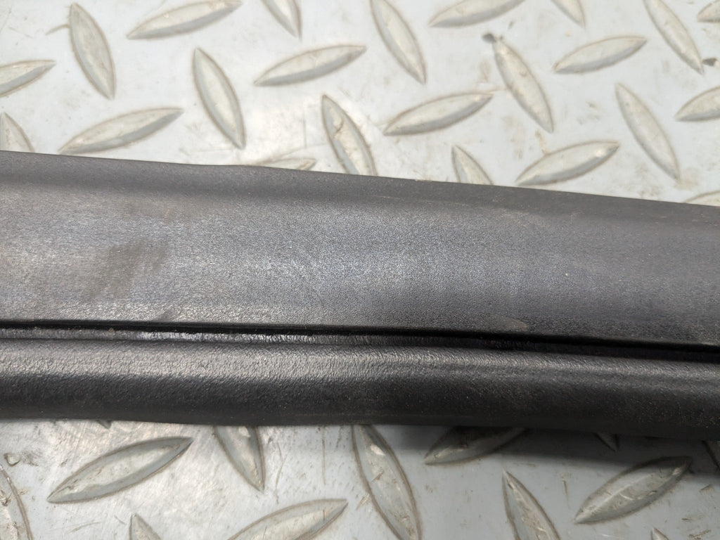 08 - 15 LAND ROVER LR2 OEM DOOR SEAL WEATHER STRIPPING RUBBER REAR RIGHT SIDE