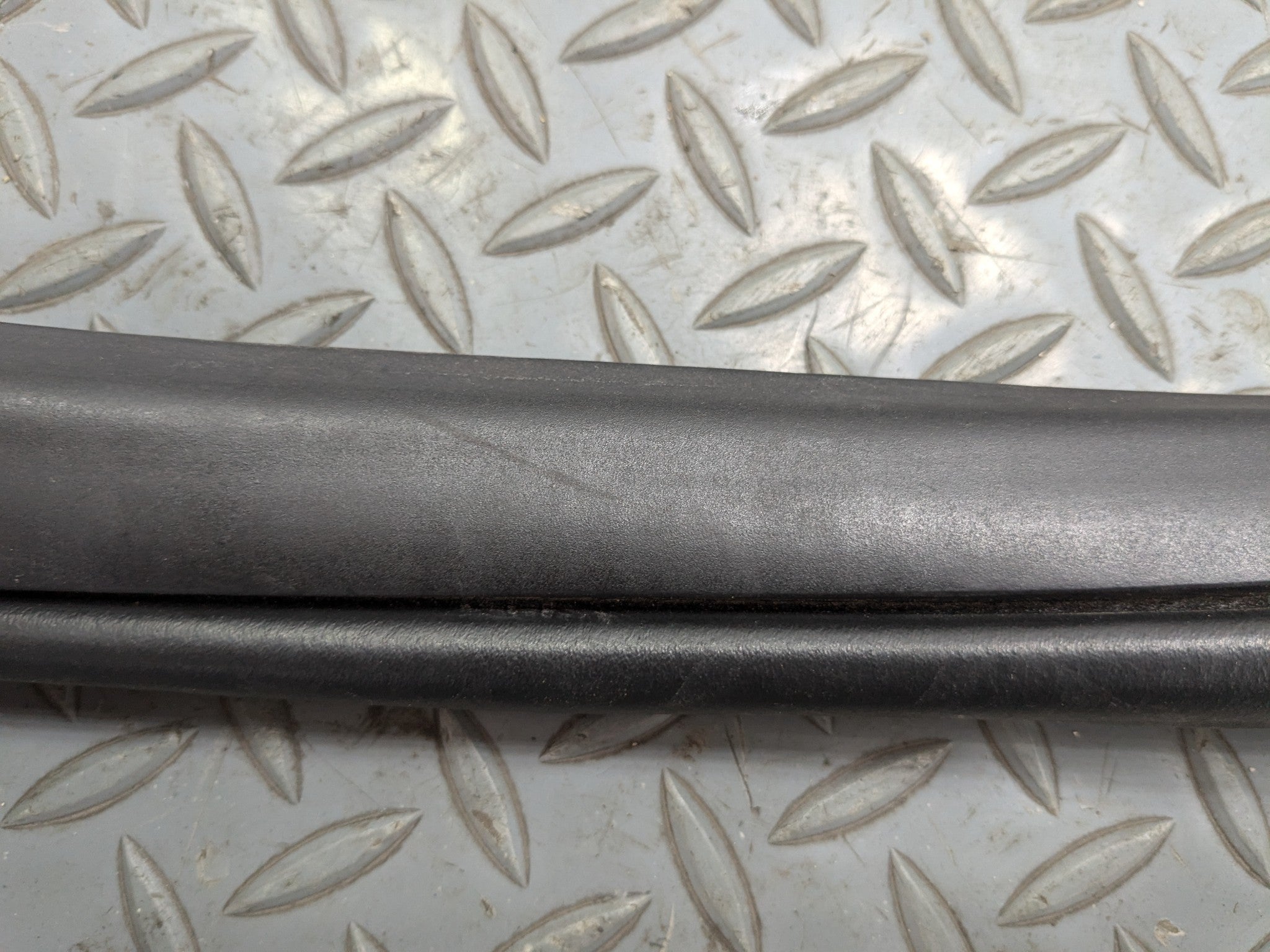 2008 - 2015 LAND ROVER LR2 OEM DOOR SEAL WEATHER STRIPPING RUBBER REAR LEFT SIDE
