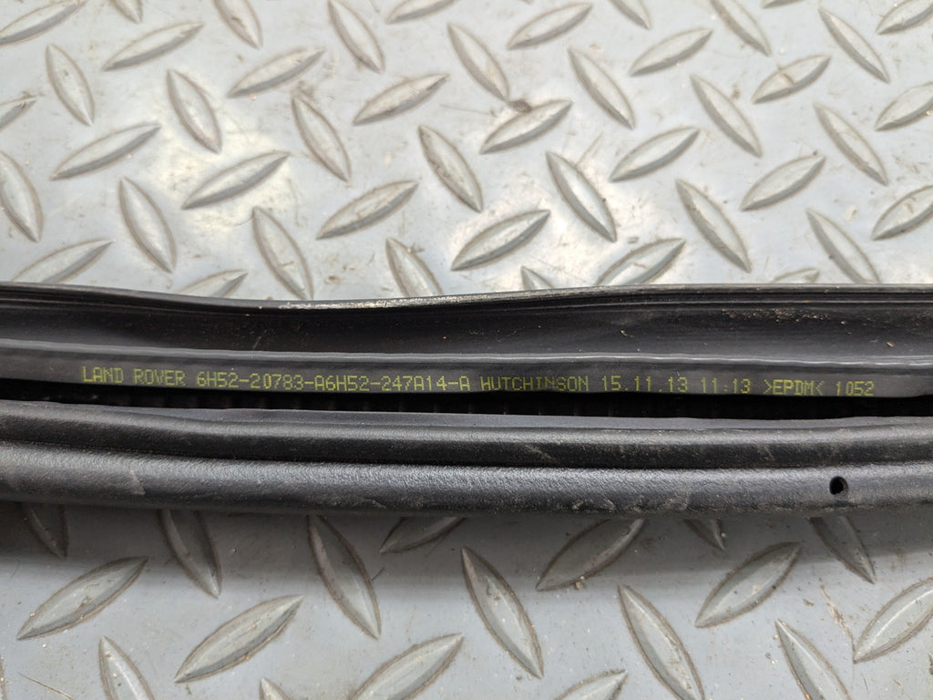 2008 - 2015 LAND ROVER LR2 OEM DOOR SEAL WEATHER STRIPPING RUBBER REAR LEFT SIDE