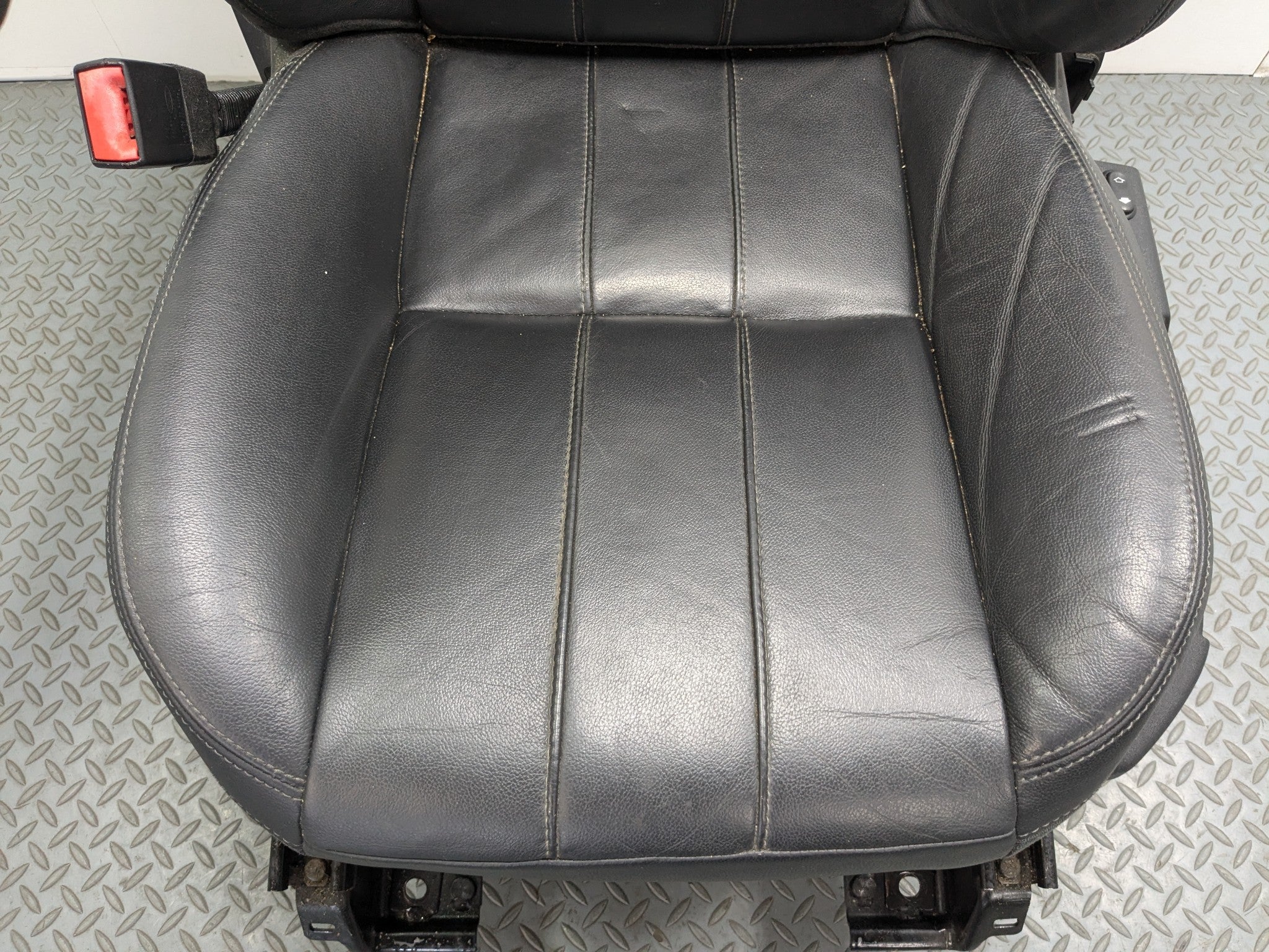 2008 - 2015 LAND ROVER LR2 OEM SEAT BLACK LEATHER WITH BUCKLE FRONT LEFT SIDE