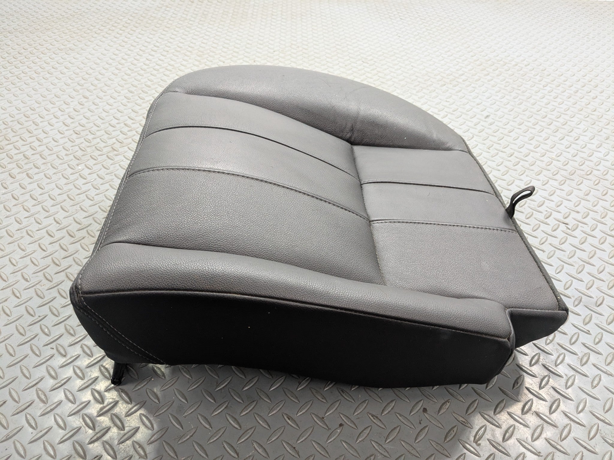 08 - 15 LAND ROVER LR2 OEM SEAT CUSHION LEATHER REAR LOWER RIGHT PASSENGER SIDE