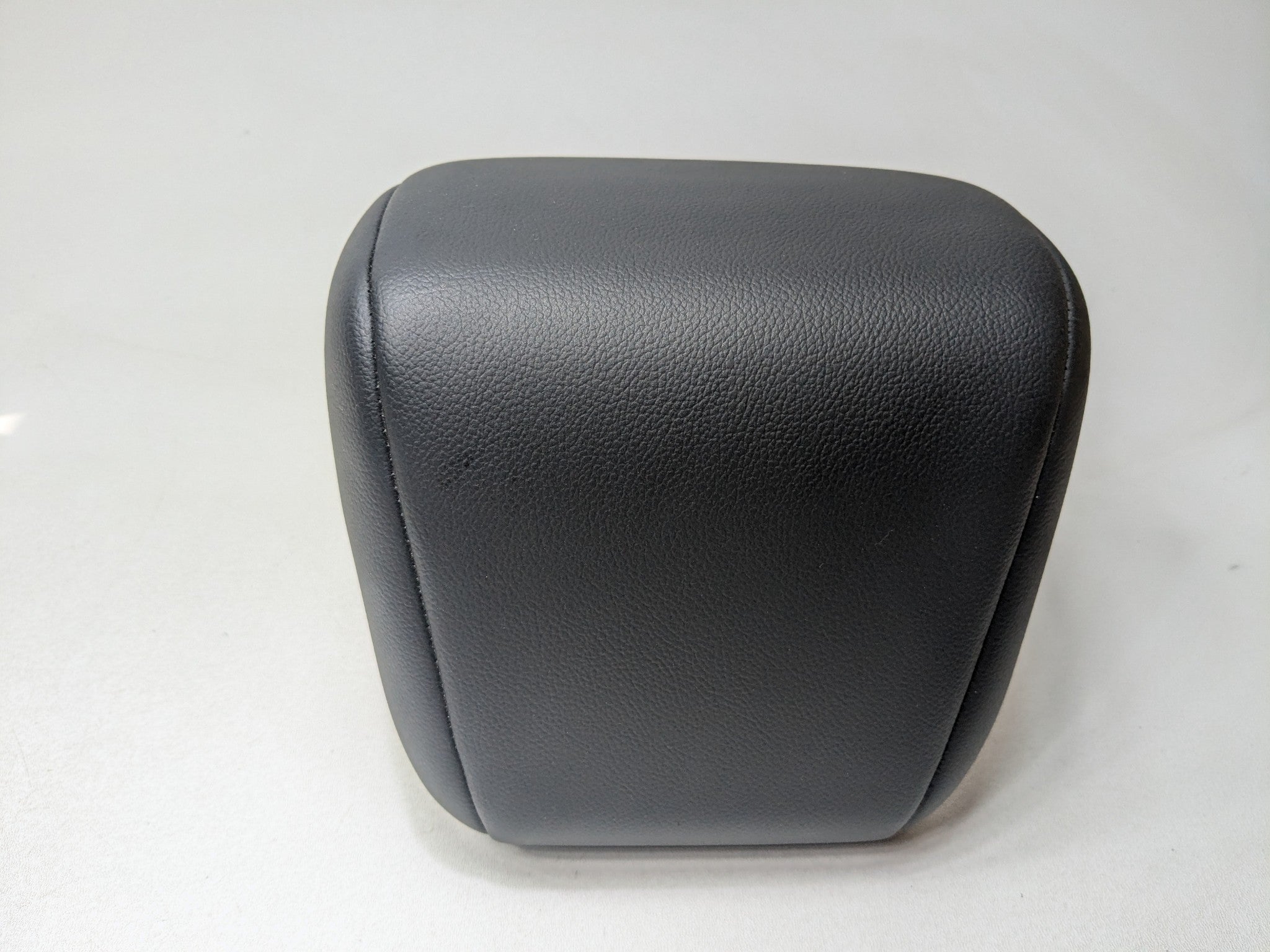 08 - 15 LAND ROVER LR2 OEM SEAT HEADREST LEATHER BLACK REAR CENTER LEFT SIDE