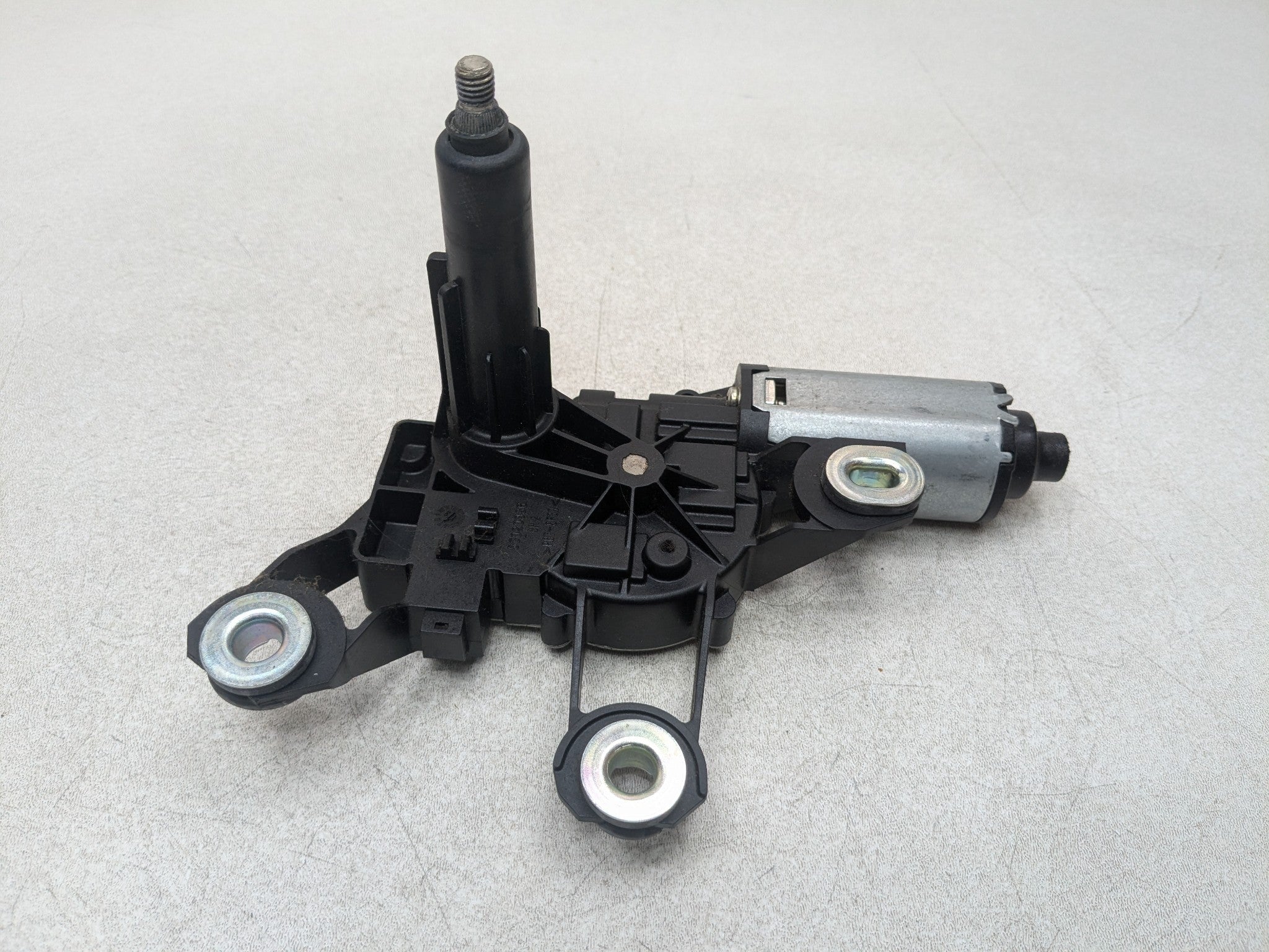 2008 - 2015 LAND ROVER LR2 OEM REAR WINDSHIELD WIPER MOTOR ASSEMBLY