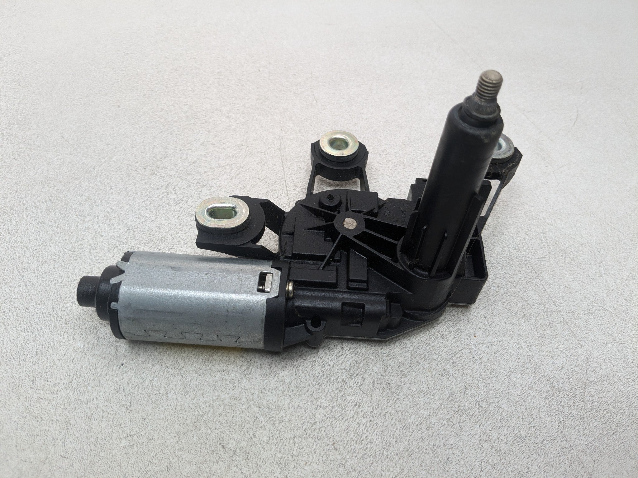 2008 - 2015 LAND ROVER LR2 OEM REAR WINDSHIELD WIPER MOTOR ASSEMBLY
