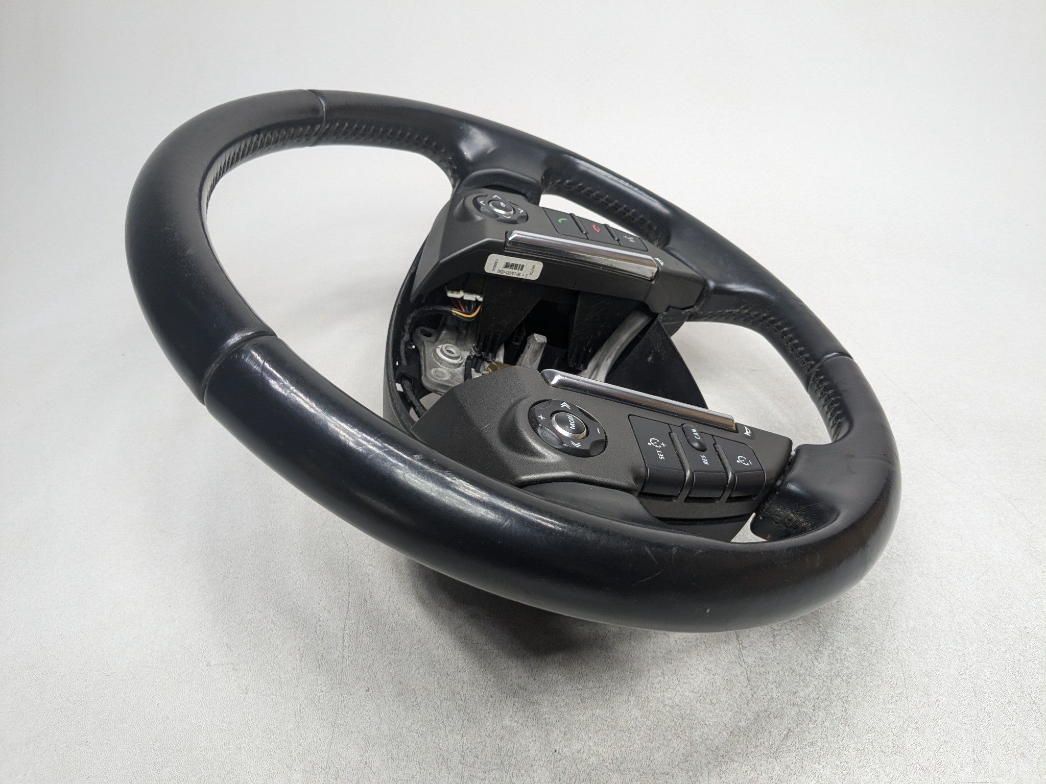 08 - 15 LAND ROVER LR2 OEM STEERING WHEEL WITH MULTIFUNCTIONAL CONTROL SWITCH