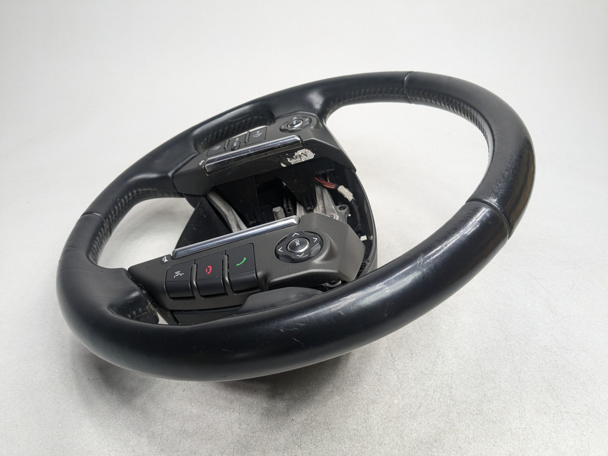 08 - 15 LAND ROVER LR2 OEM STEERING WHEEL WITH MULTIFUNCTIONAL CONTROL SWITCH