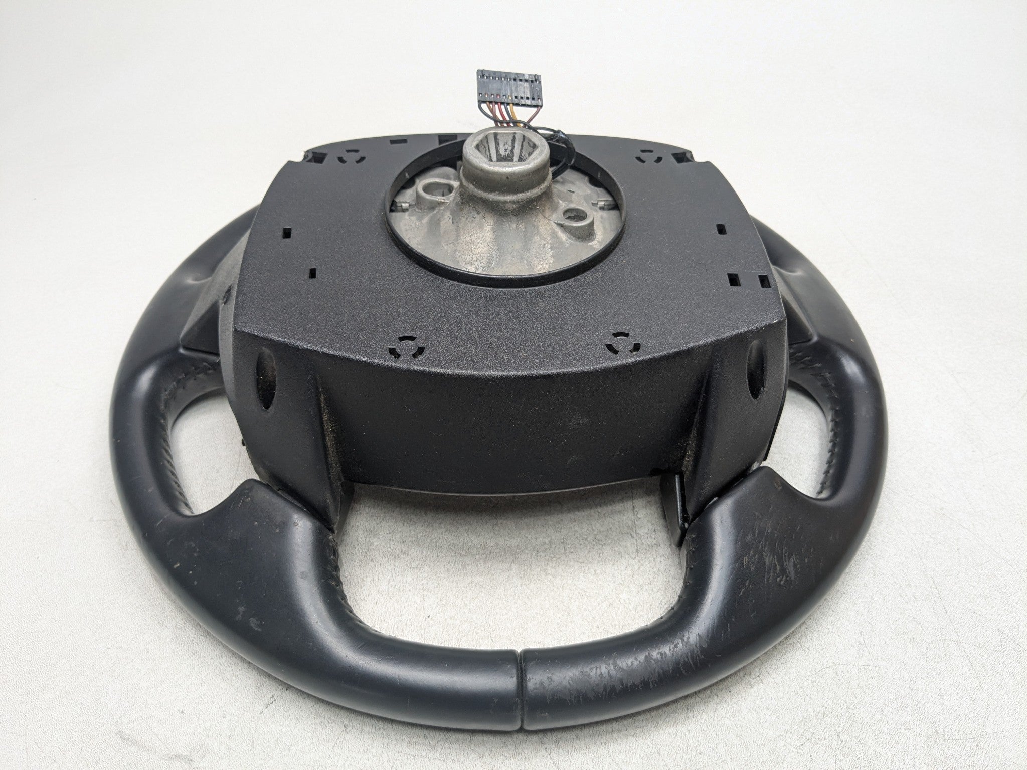 08 - 15 LAND ROVER LR2 OEM STEERING WHEEL WITH MULTIFUNCTIONAL CONTROL SWITCH