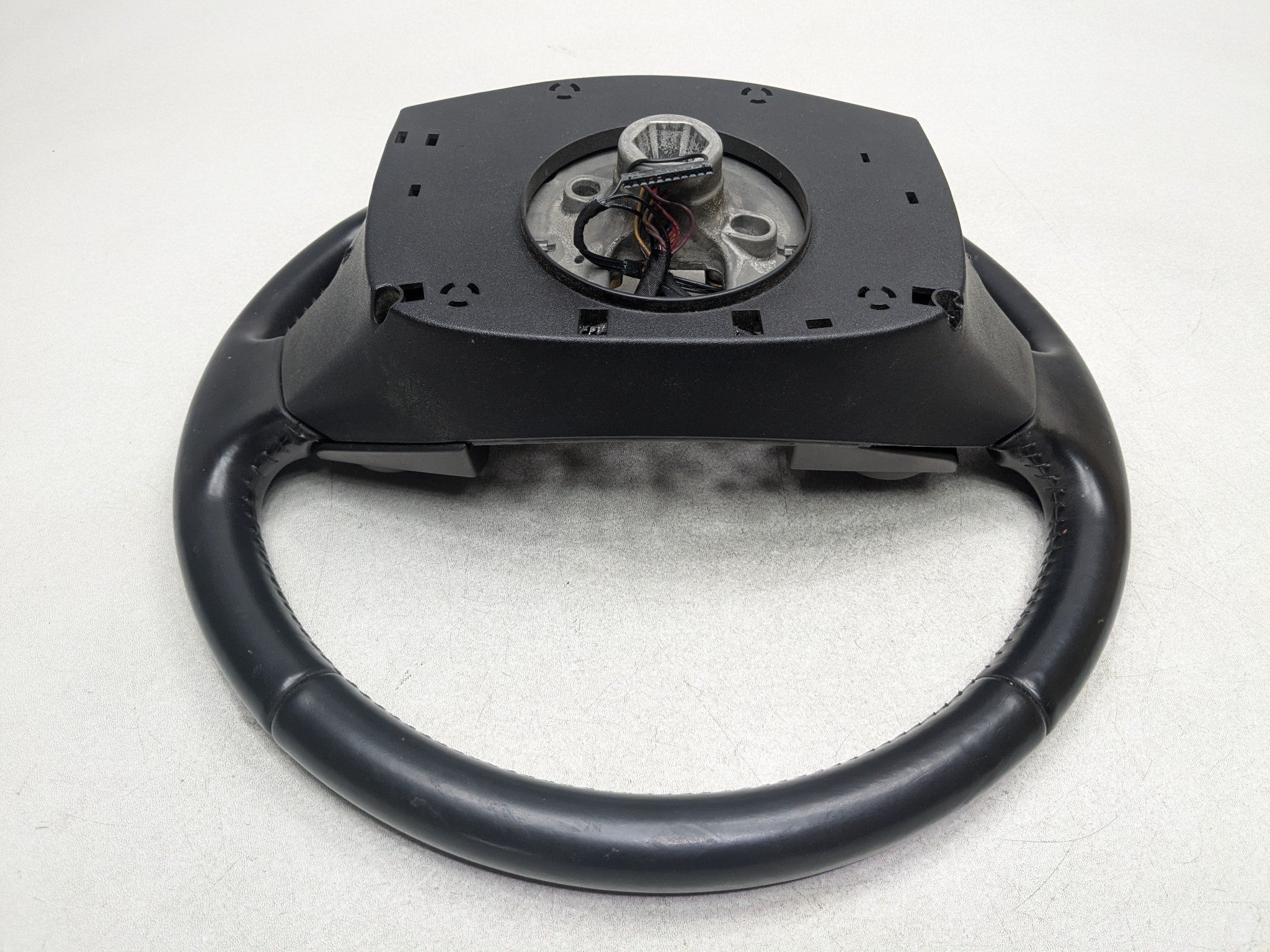 08 - 15 LAND ROVER LR2 OEM STEERING WHEEL WITH MULTIFUNCTIONAL CONTROL SWITCH