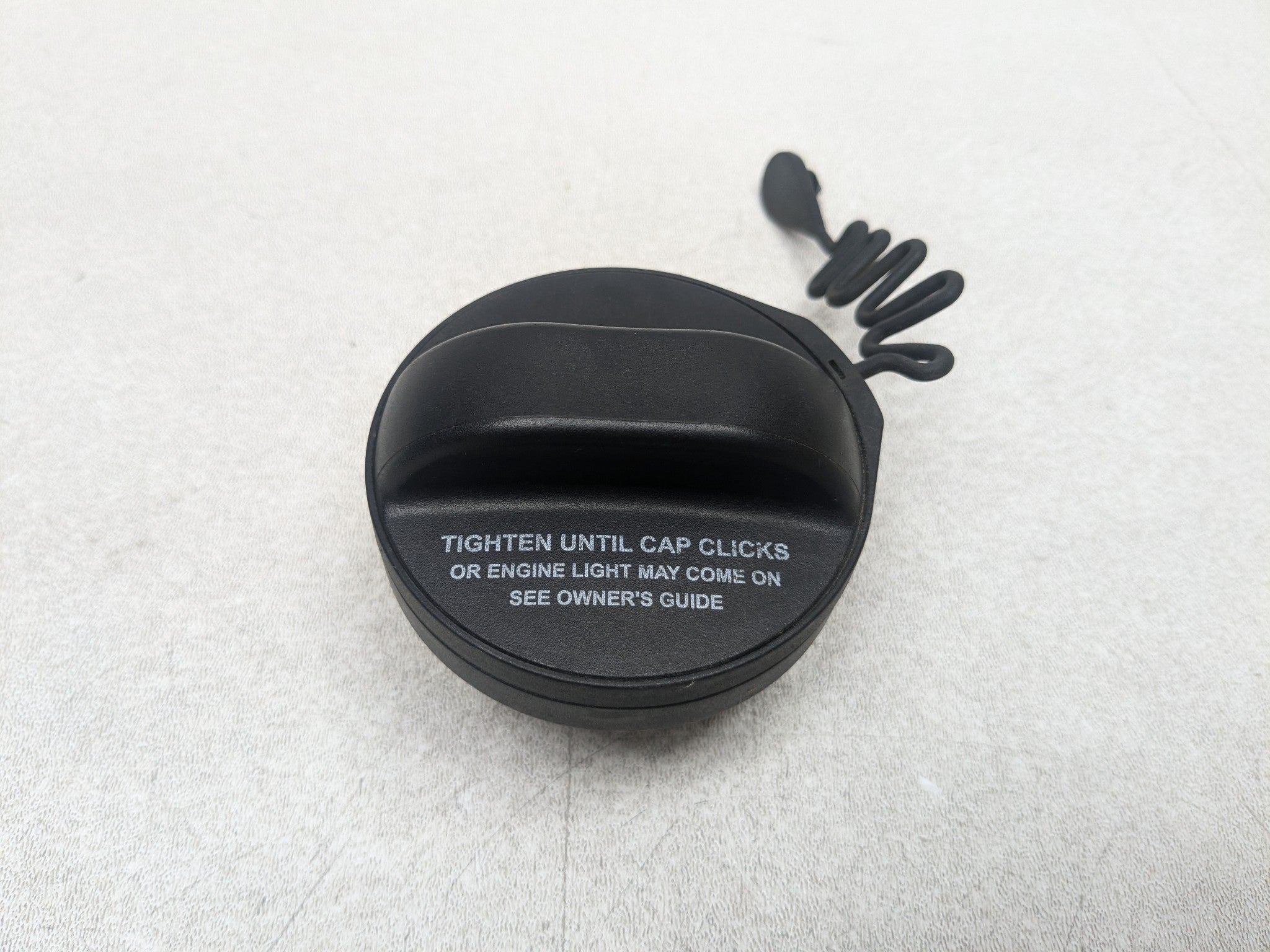 2008 - 2015 LAND ROVER LR2 OEM FUEL GAS TANK FILLER CAP ASSEMBLY BLACK
