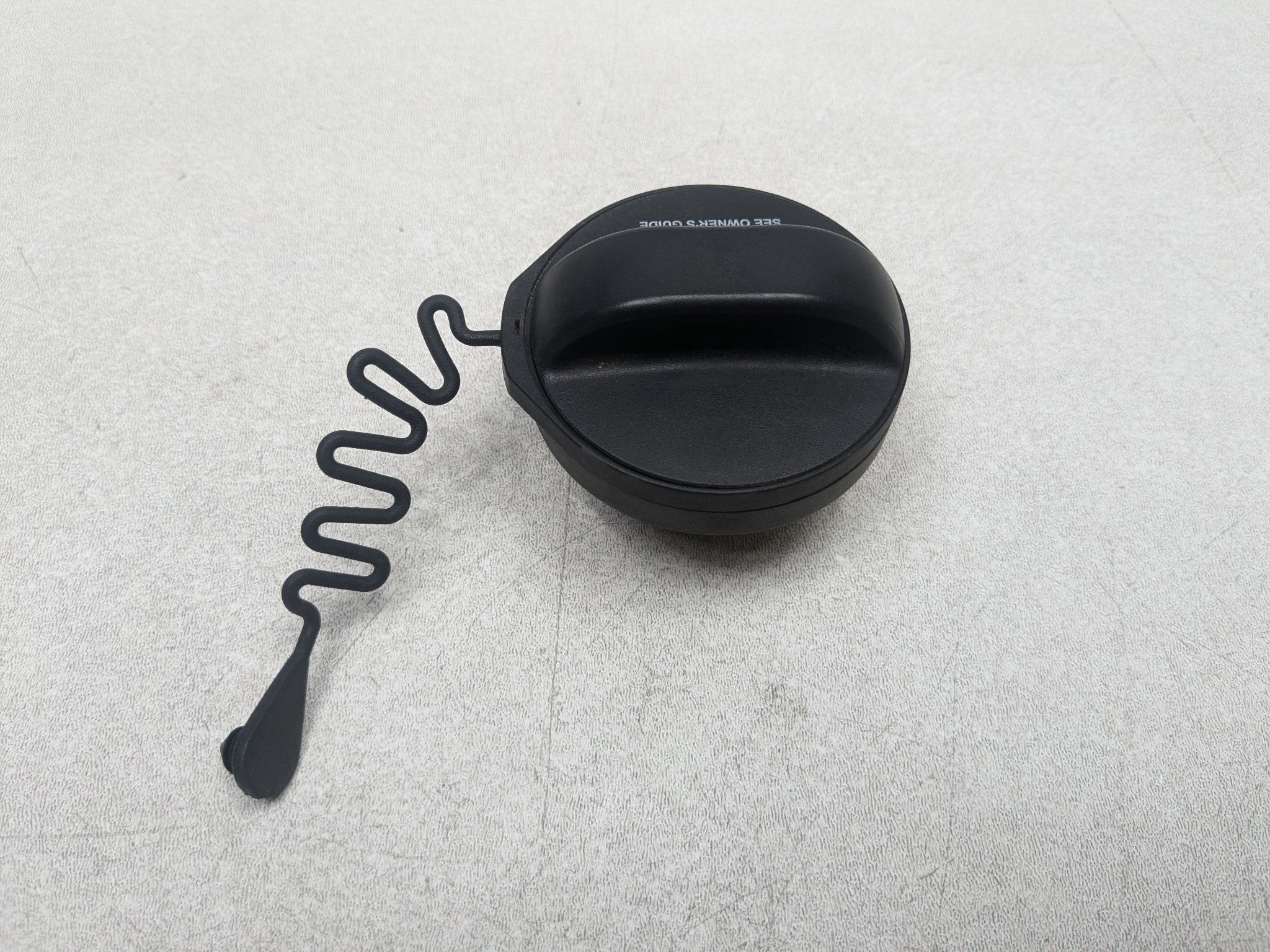 2008 - 2015 LAND ROVER LR2 OEM FUEL GAS TANK FILLER CAP ASSEMBLY BLACK