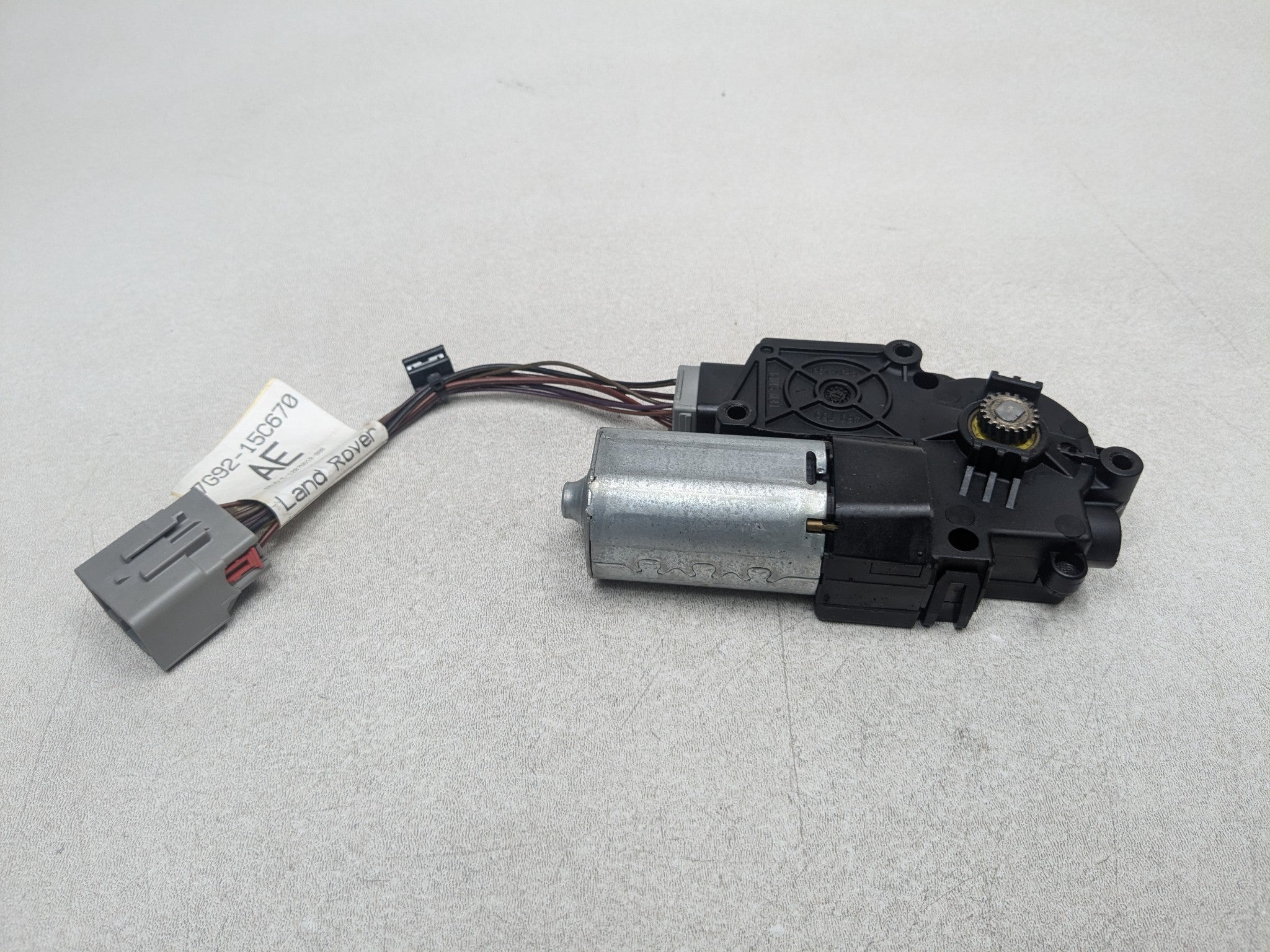 2008 - 2015 LAND ROVER LR2 OEM SUN ROOF MOTOR ACTUATOR MODULE