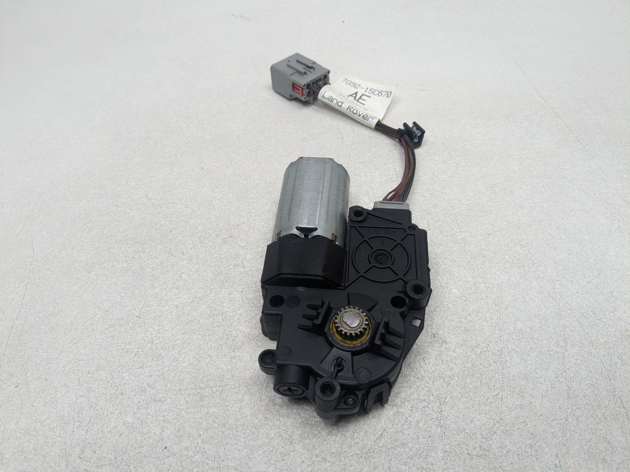 2008 - 2015 LAND ROVER LR2 OEM SUN ROOF MOTOR ACTUATOR MODULE