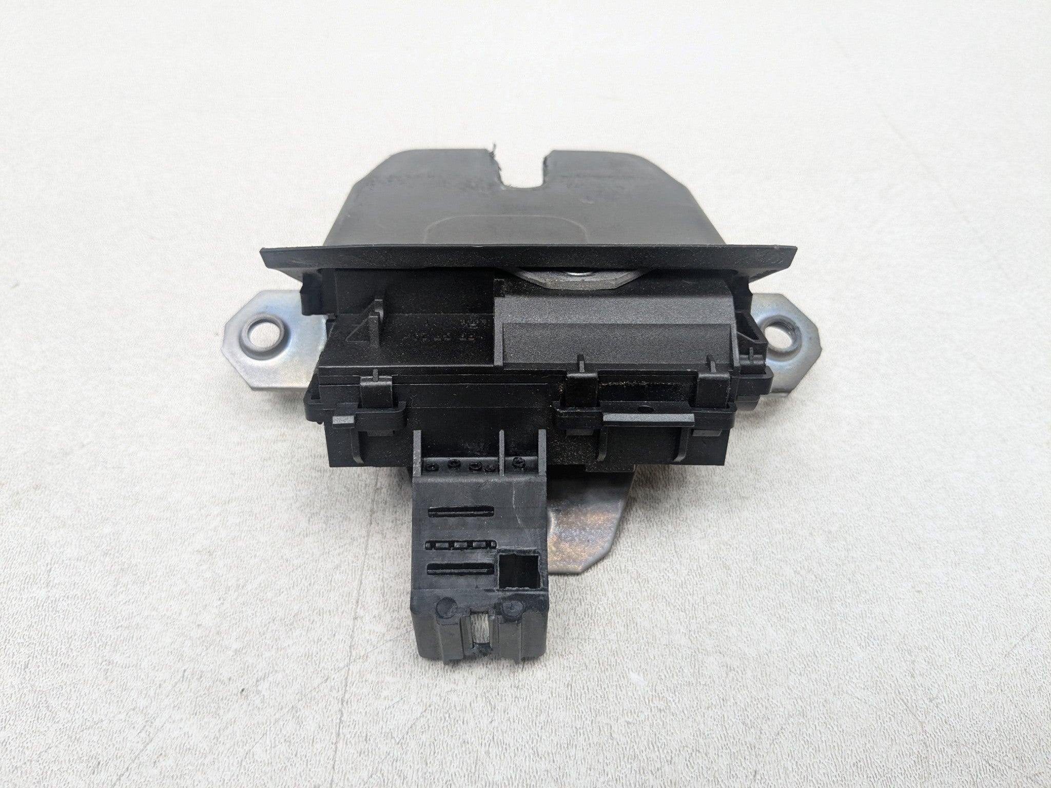 08 - 15 LAND ROVER LR2 OEM LID LATCH REAR TRUNK LIFTGATE LOCK RELEASE ACTUATOR