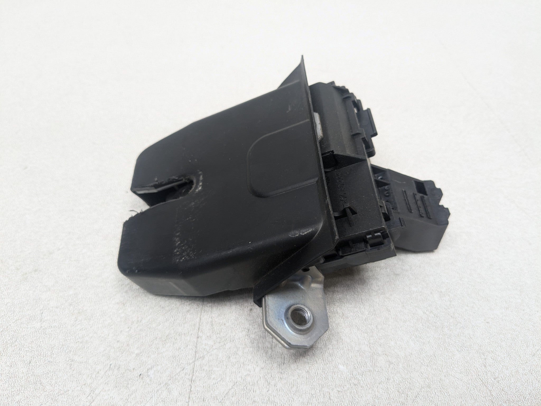 08 - 15 LAND ROVER LR2 OEM LID LATCH REAR TRUNK LIFTGATE LOCK RELEASE ACTUATOR