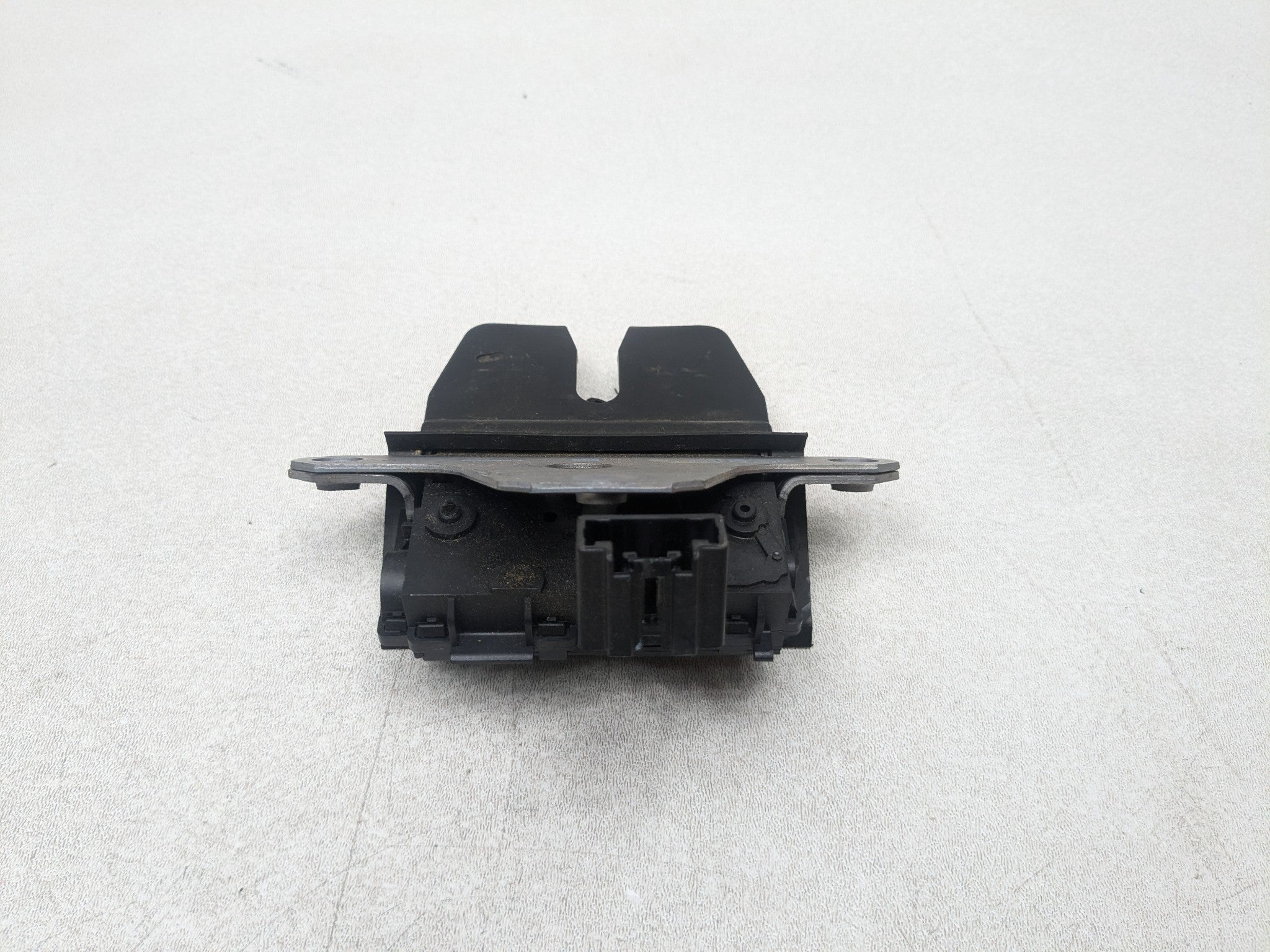 08 - 15 LAND ROVER LR2 OEM LID LATCH REAR TRUNK LIFTGATE LOCK RELEASE ACTUATOR