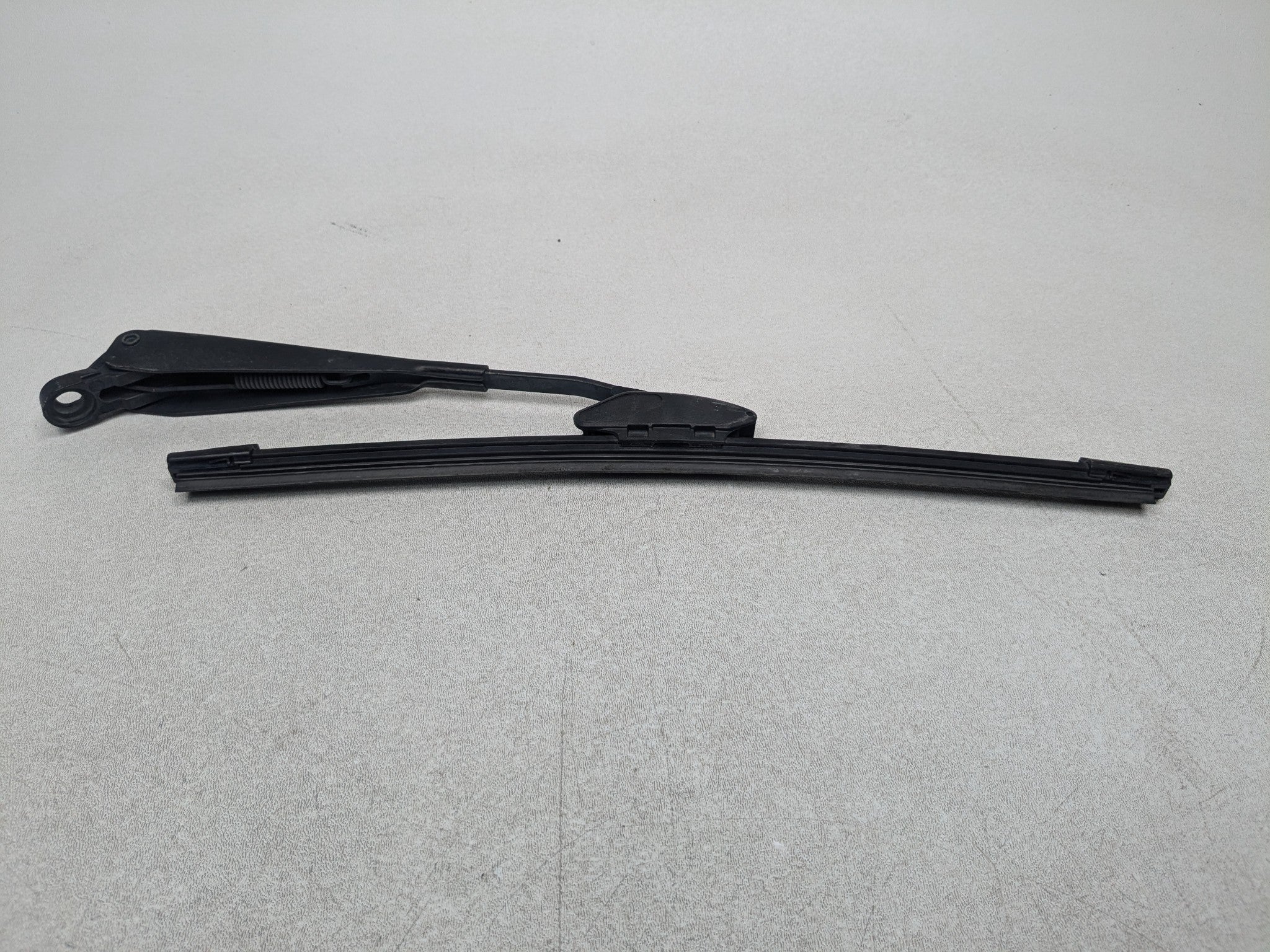 2008 - 2015 LAND ROVER LR2 OEM WINDSHIELD WIPER ARM REAR TAIL GATE LIFT GATE