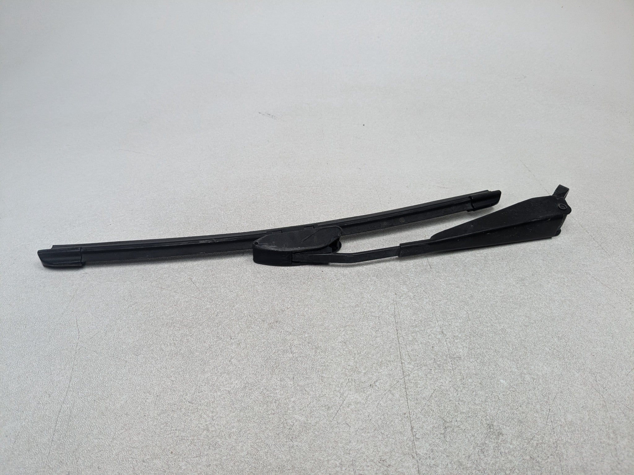 2008 - 2015 LAND ROVER LR2 OEM WINDSHIELD WIPER ARM REAR TAIL GATE LIFT GATE