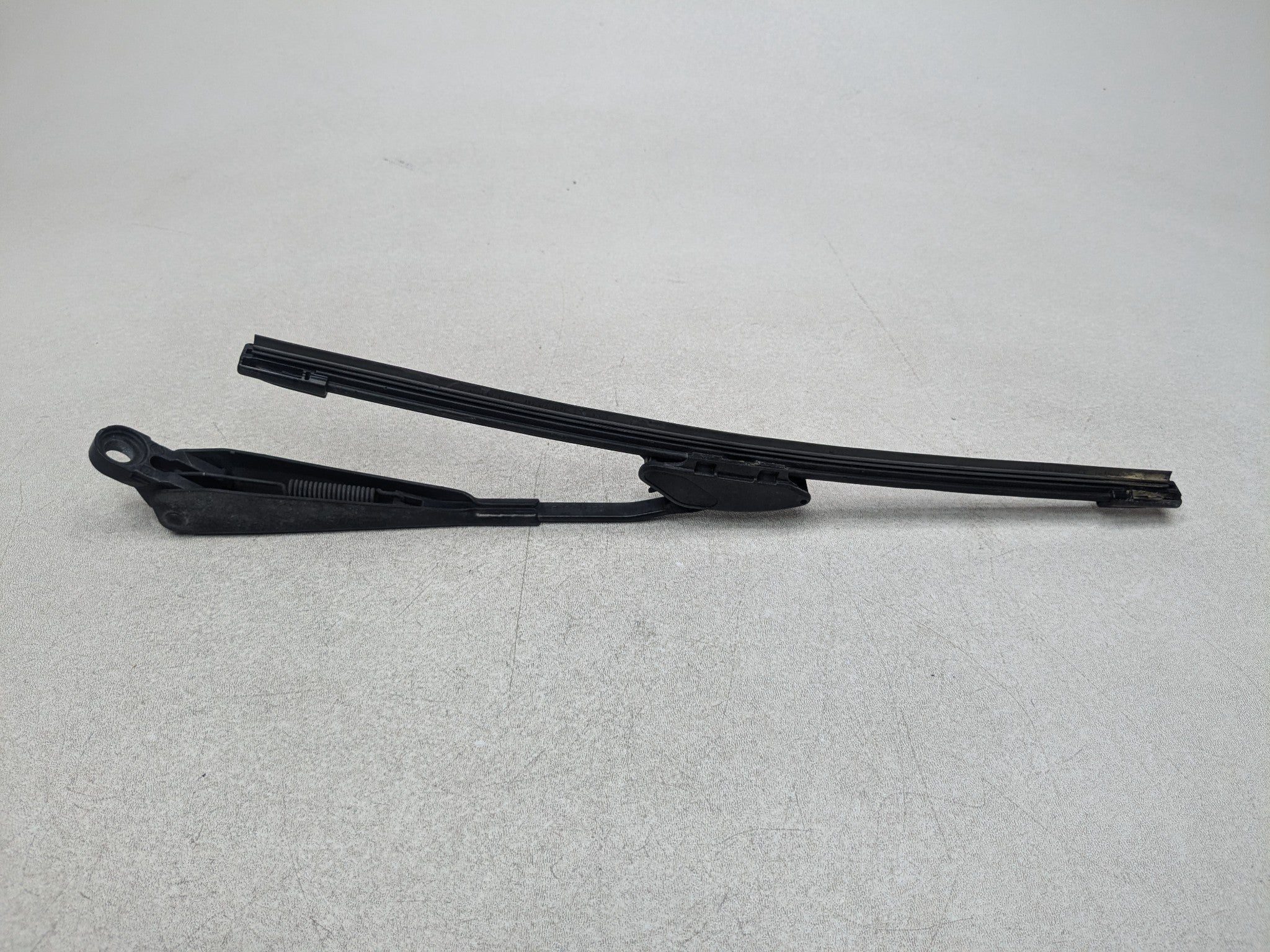2008 - 2015 LAND ROVER LR2 OEM WINDSHIELD WIPER ARM REAR TAIL GATE LIFT GATE