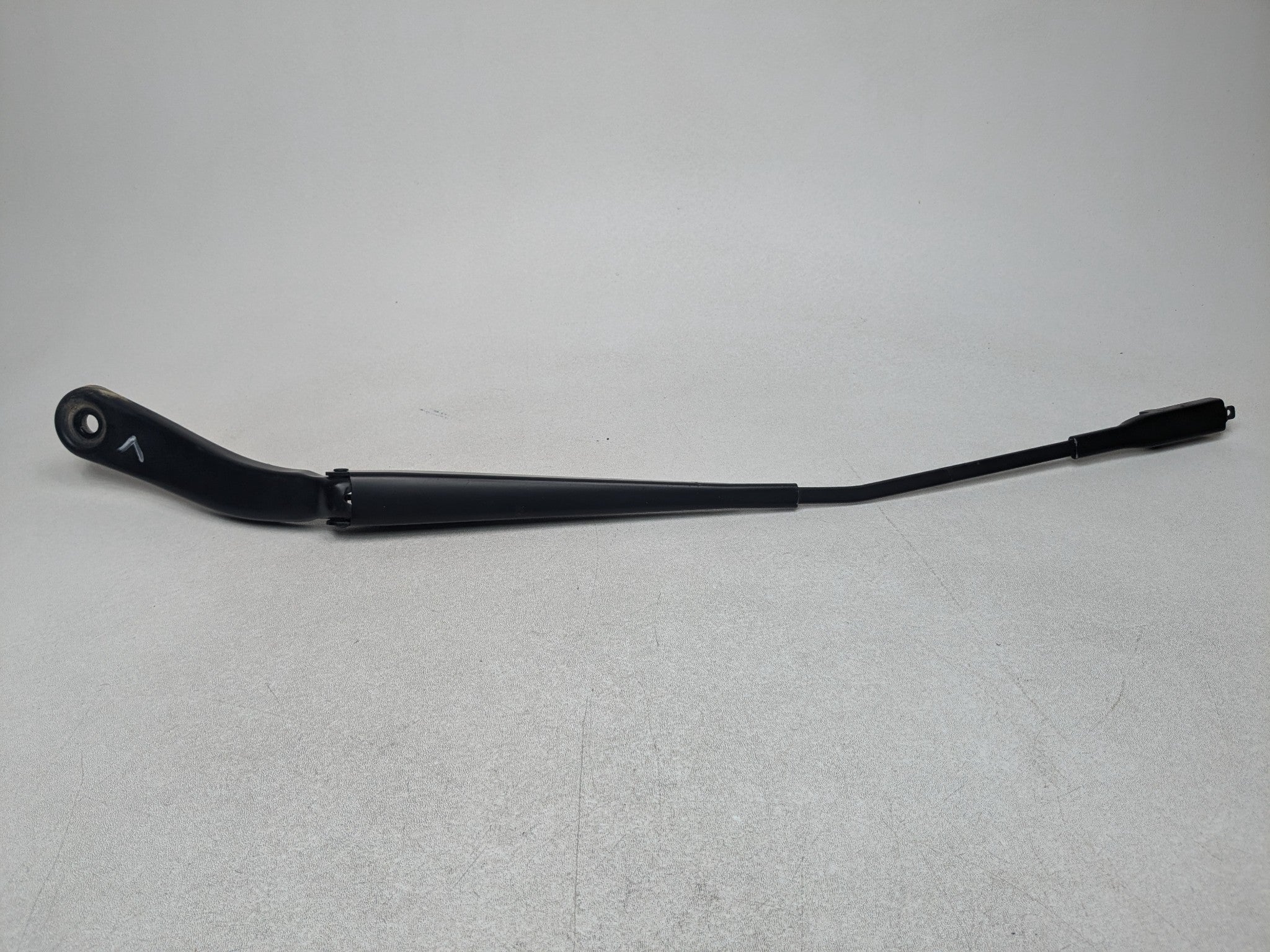 2008 - 2015 LAND ROVER LR2 OEM WINDSHIELD WIPER ARM FRONT LEFT SIDE