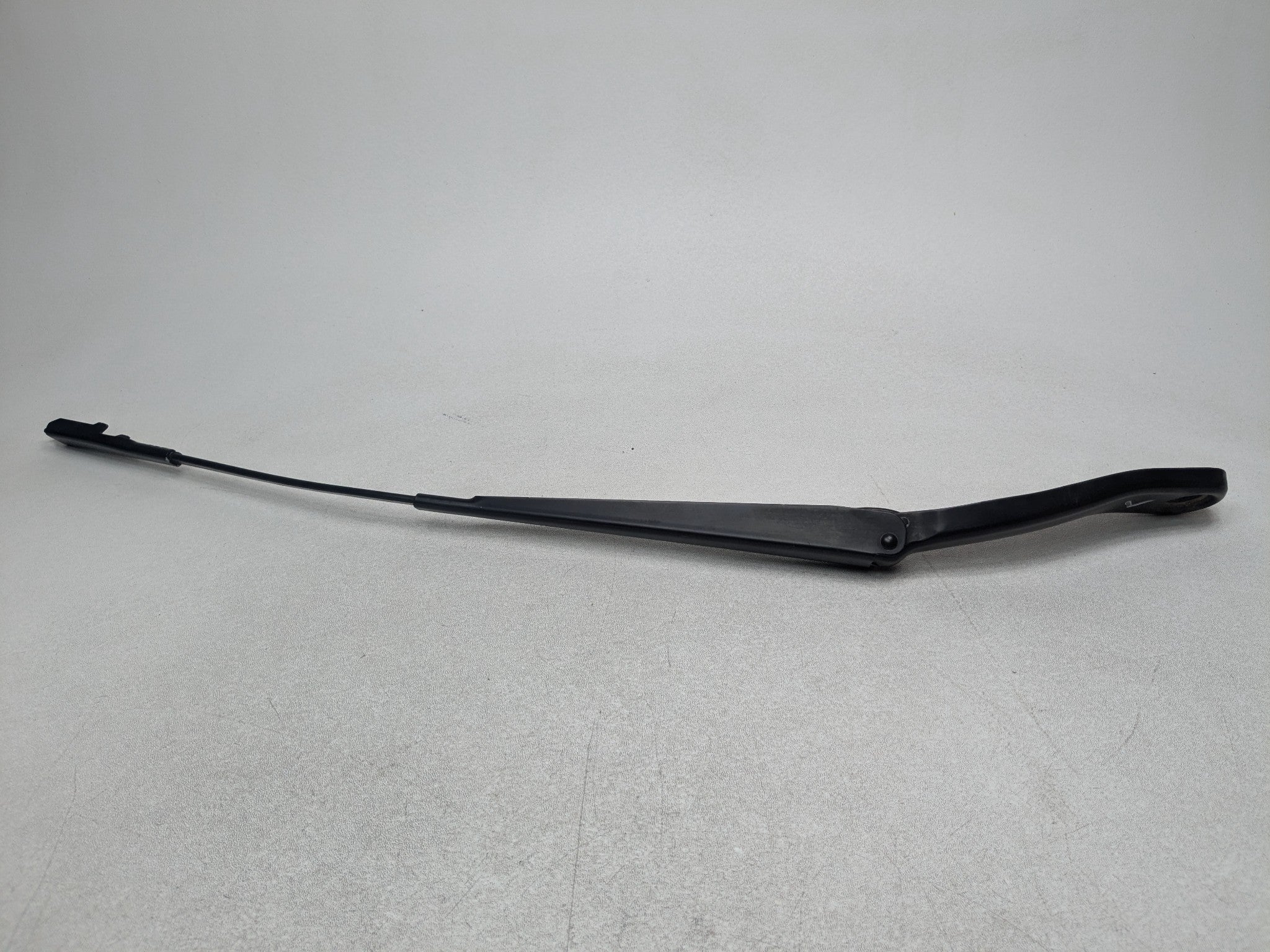 2008 - 2015 LAND ROVER LR2 OEM WINDSHIELD WIPER ARM FRONT LEFT SIDE