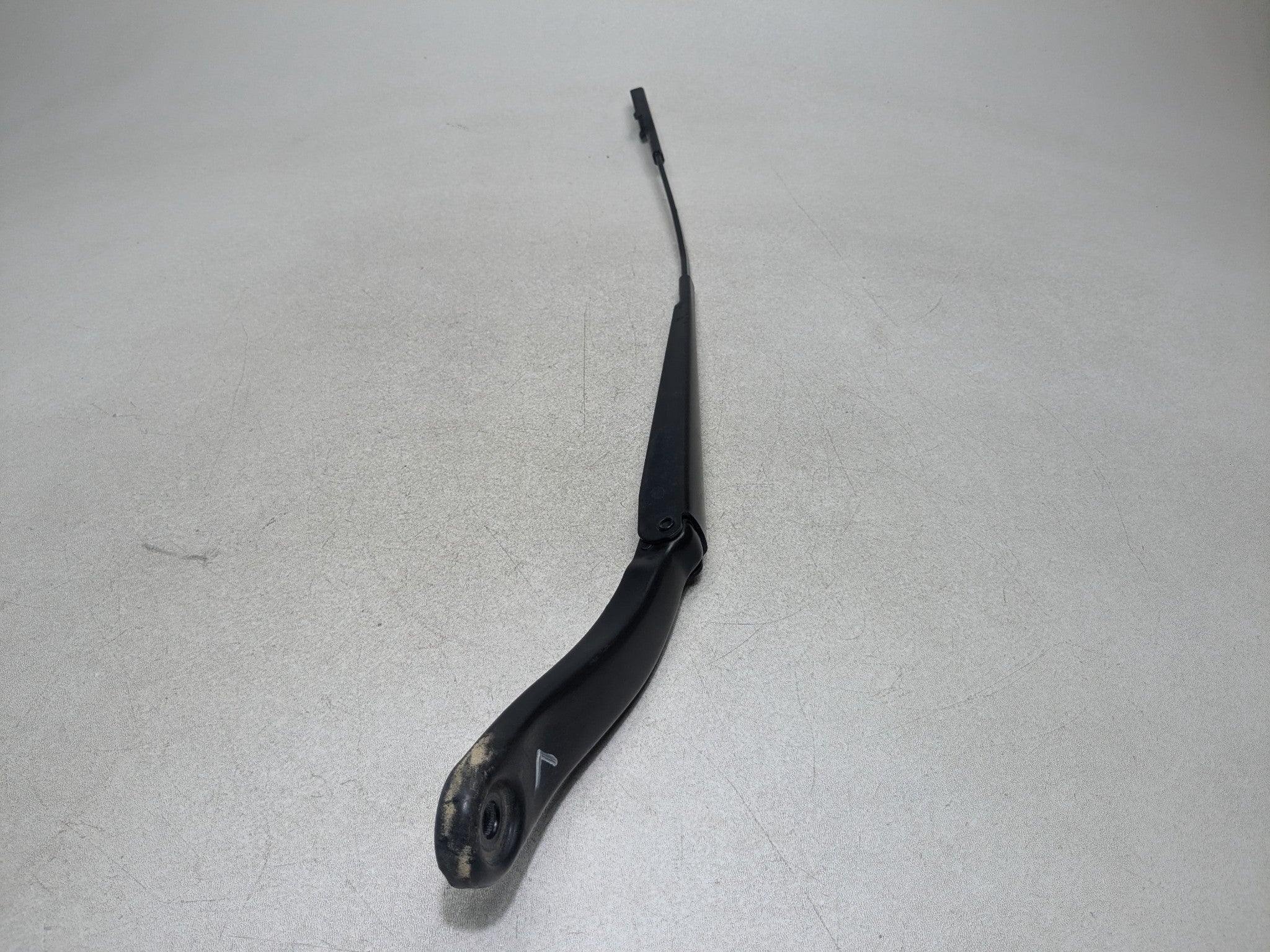 2008 - 2015 LAND ROVER LR2 OEM WINDSHIELD WIPER ARM FRONT LEFT SIDE
