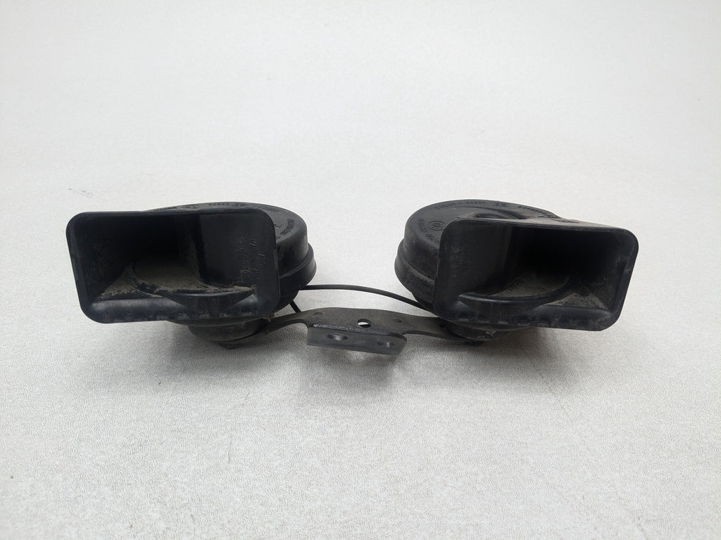 2008 - 2015 LAND ROVER LR2 OEM HORN SET LOW AND HIGH DUAL TONE PITCH NOTE SIGNAL