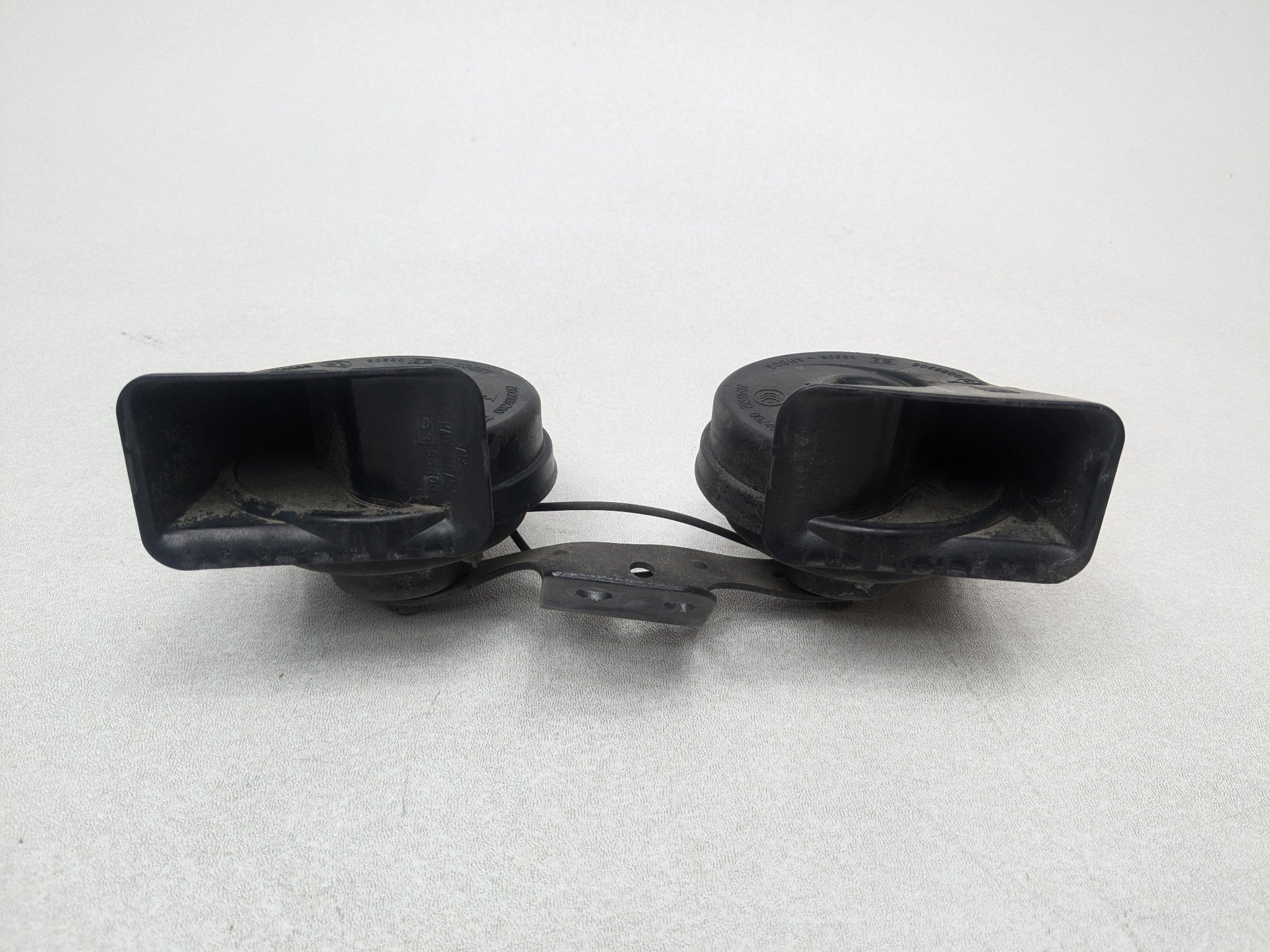 2008 - 2015 LAND ROVER LR2 OEM HORN SET LOW AND HIGH DUAL TONE PITCH NOTE SIGNAL