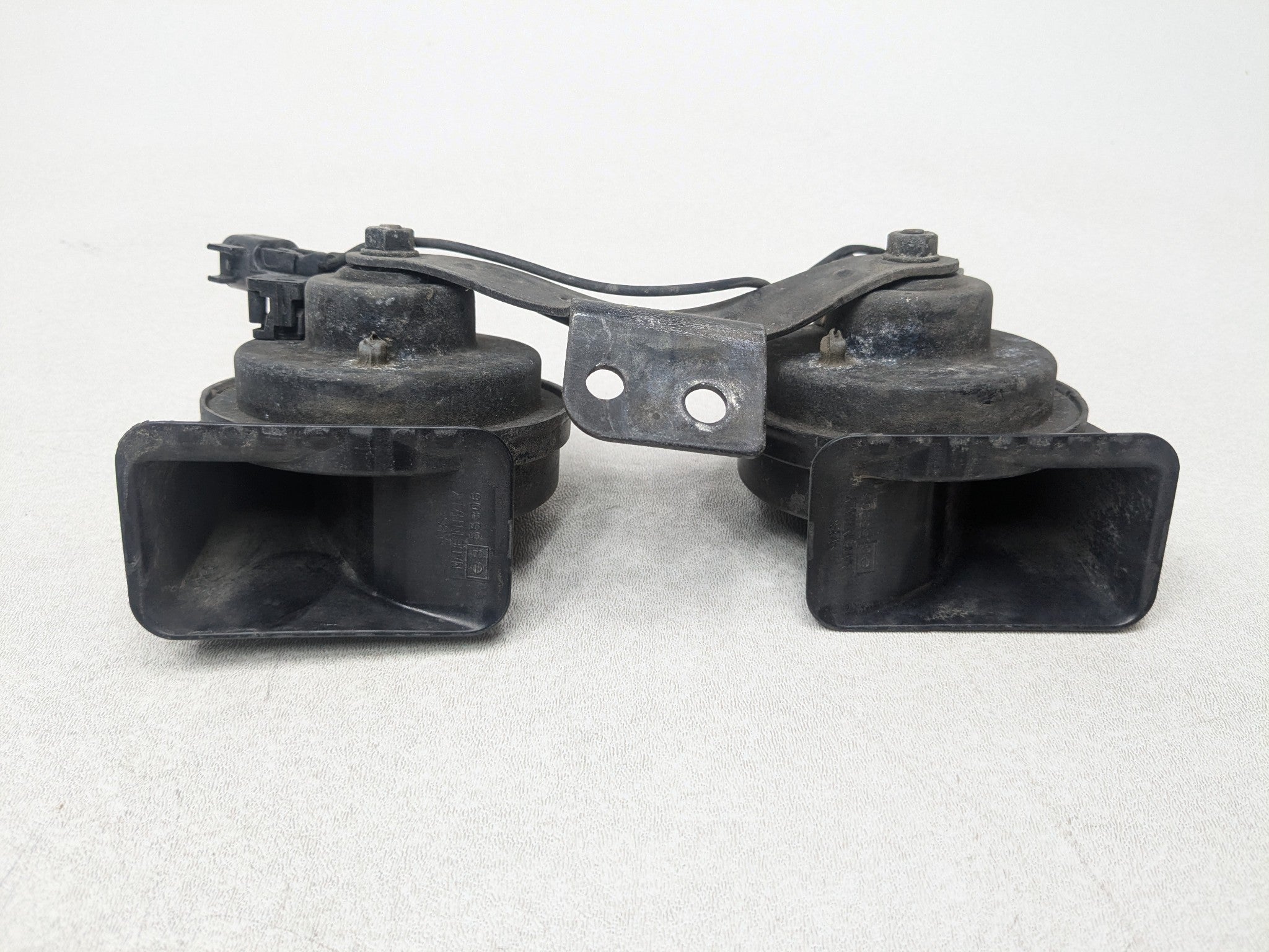 2008 - 2015 LAND ROVER LR2 OEM HORN SET LOW AND HIGH DUAL TONE PITCH NOTE SIGNAL