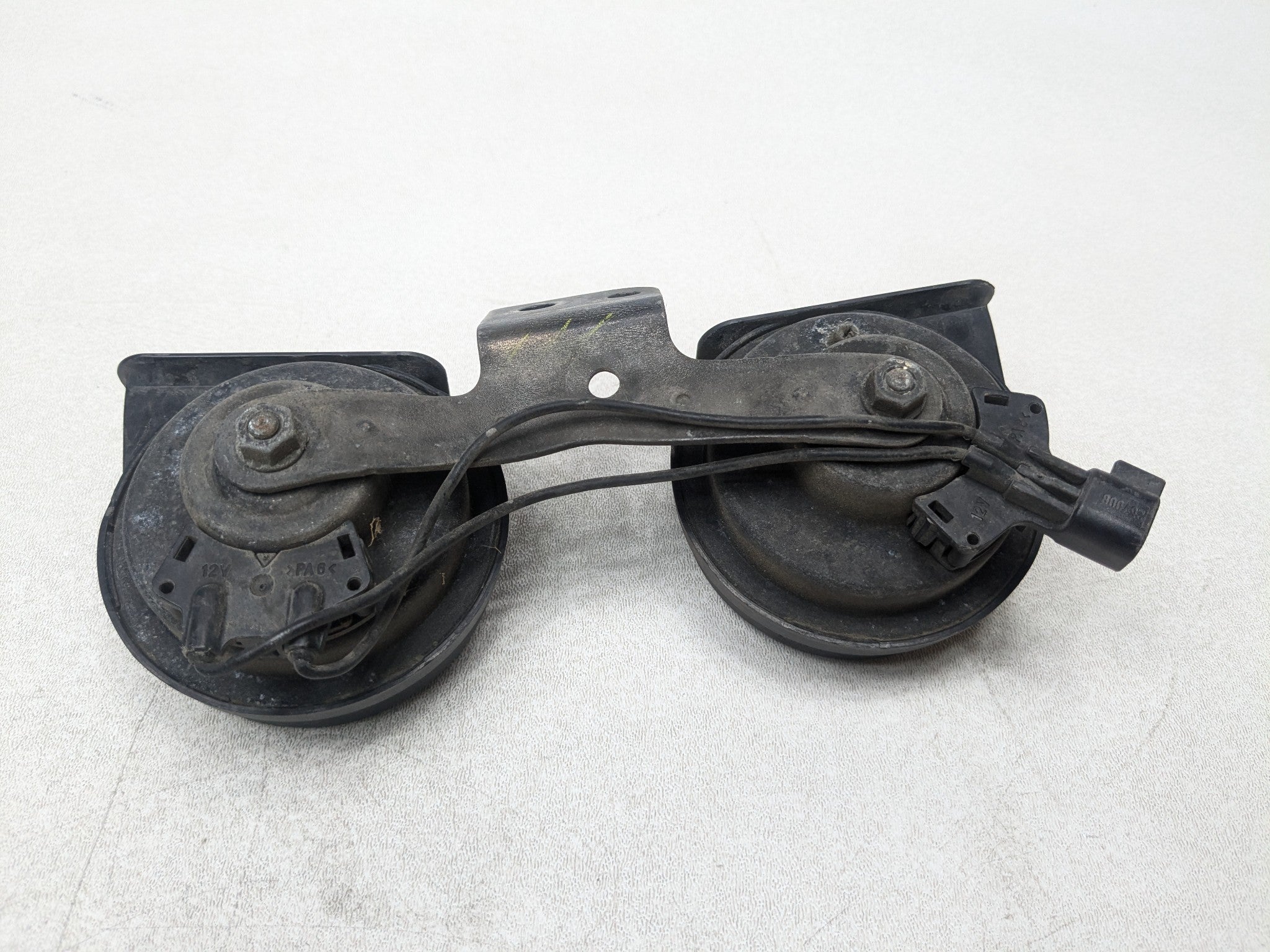 2008 - 2015 LAND ROVER LR2 OEM HORN SET LOW AND HIGH DUAL TONE PITCH NOTE SIGNAL