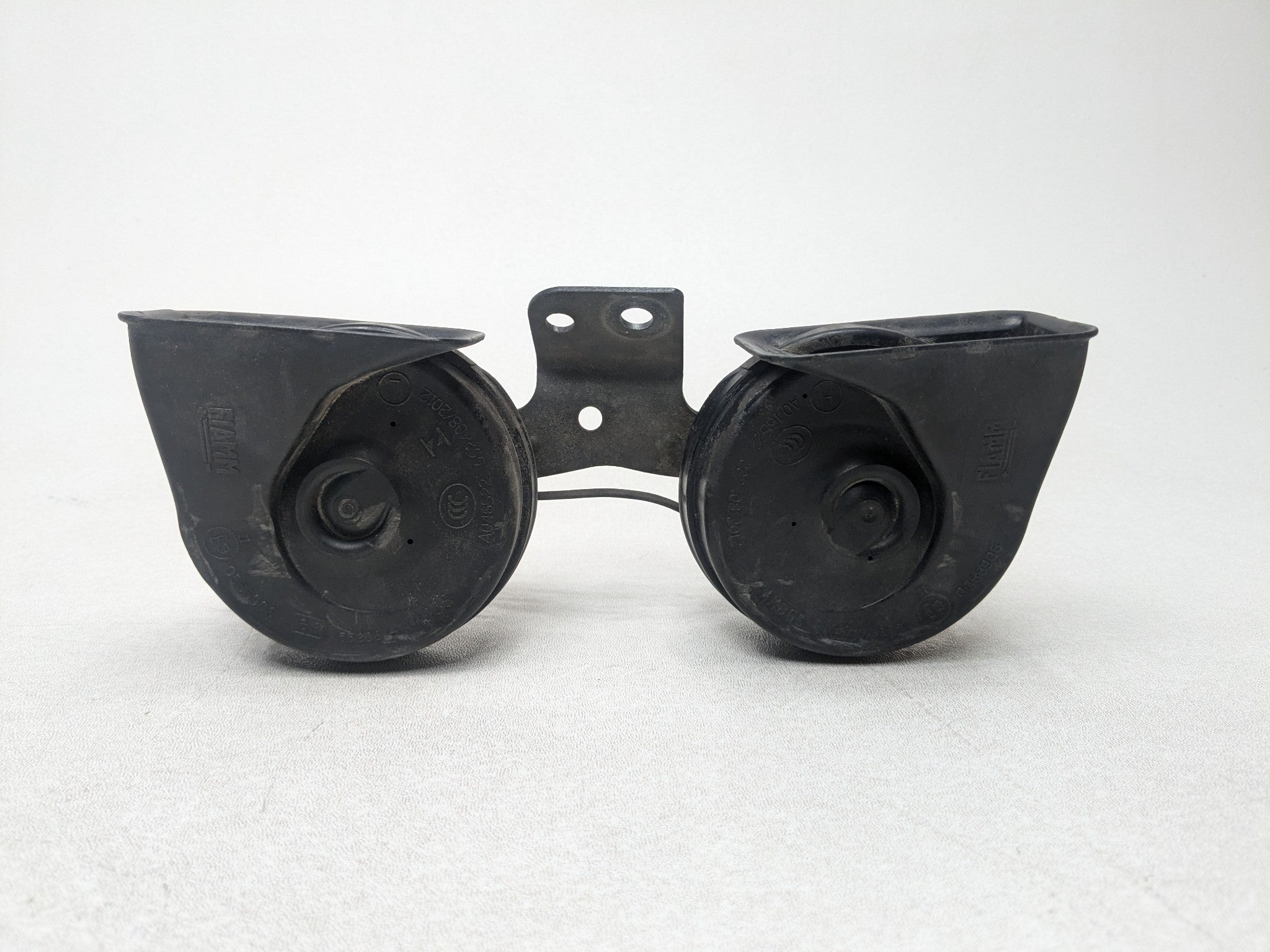 2008 - 2015 LAND ROVER LR2 OEM HORN SET LOW AND HIGH DUAL TONE PITCH NOTE SIGNAL