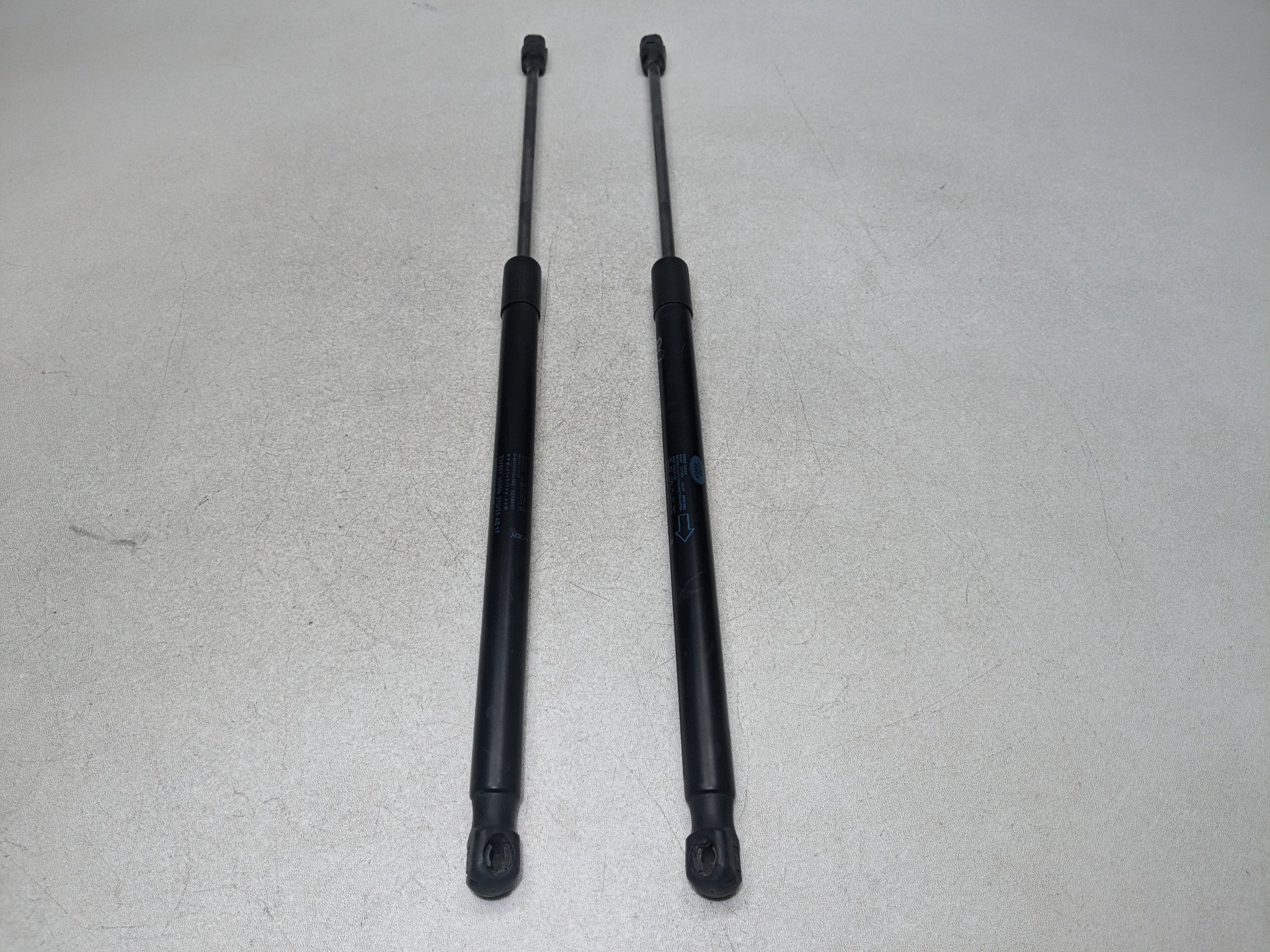 2008 - 2015 LAND ROVER LR2 OEM HATCH SUPPORT SHOCK STRUT SET REAR LEFT AND RIGHT