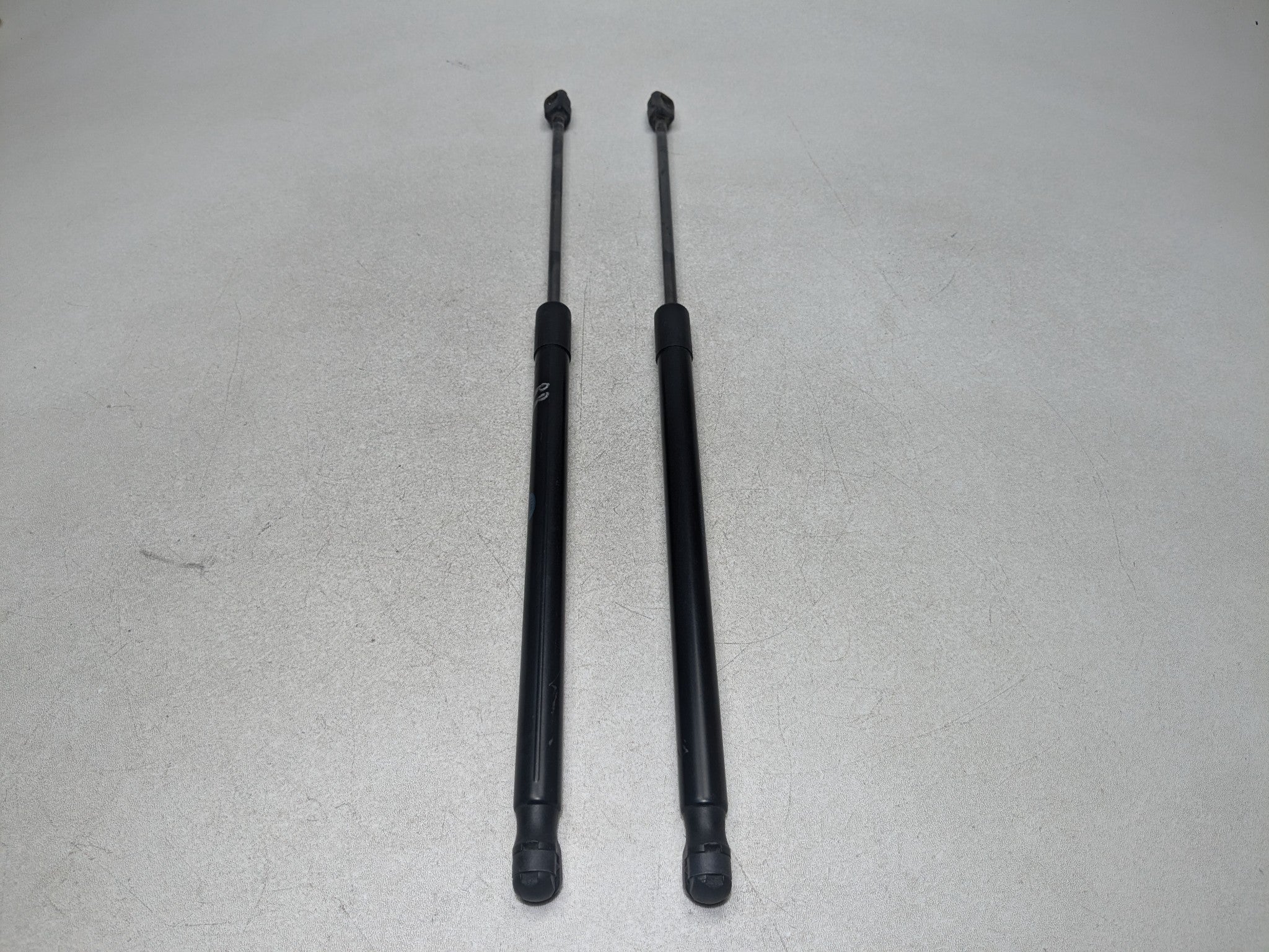 2008 - 2015 LAND ROVER LR2 OEM HATCH SUPPORT SHOCK STRUT SET REAR LEFT AND RIGHT