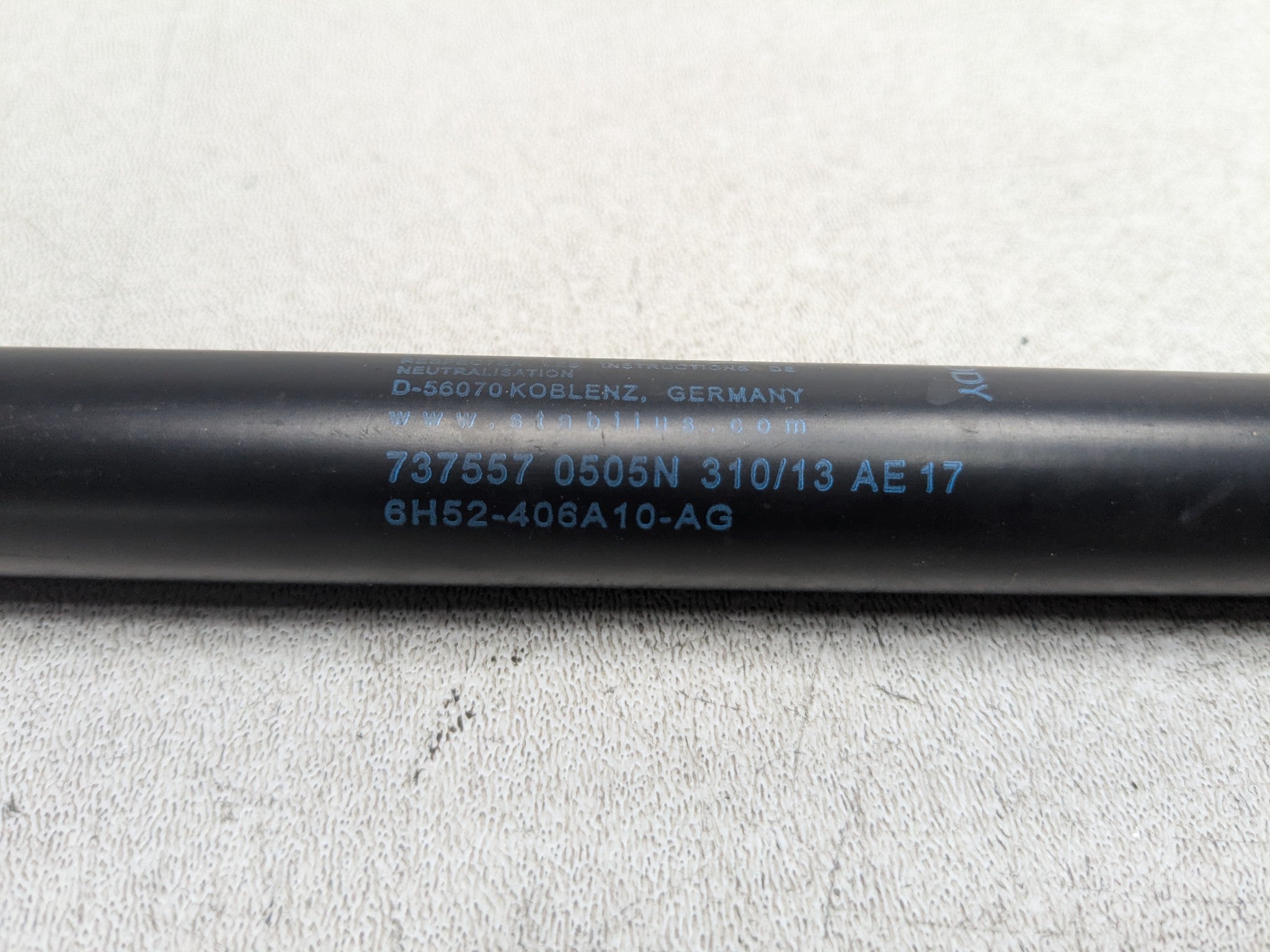 2008 - 2015 LAND ROVER LR2 OEM HATCH SUPPORT SHOCK STRUT SET REAR LEFT AND RIGHT