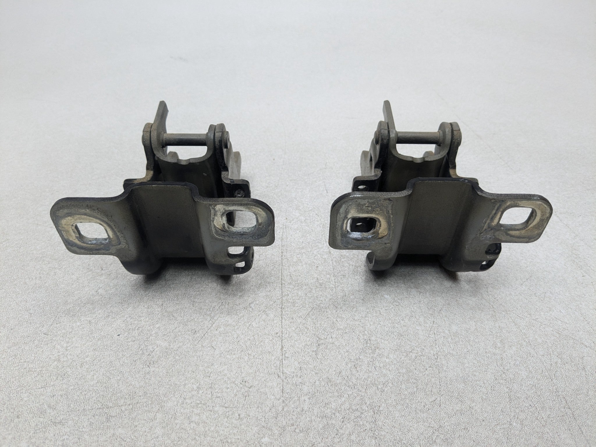 2008 - 2015 LAND ROVER LR2 OEM GATE HINGES SET REAR LEFT AND RIGHT SIDE