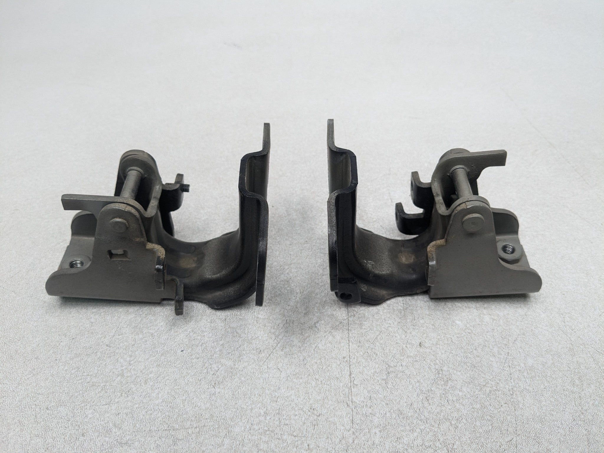 2008 - 2015 LAND ROVER LR2 OEM GATE HINGES SET REAR LEFT AND RIGHT SIDE