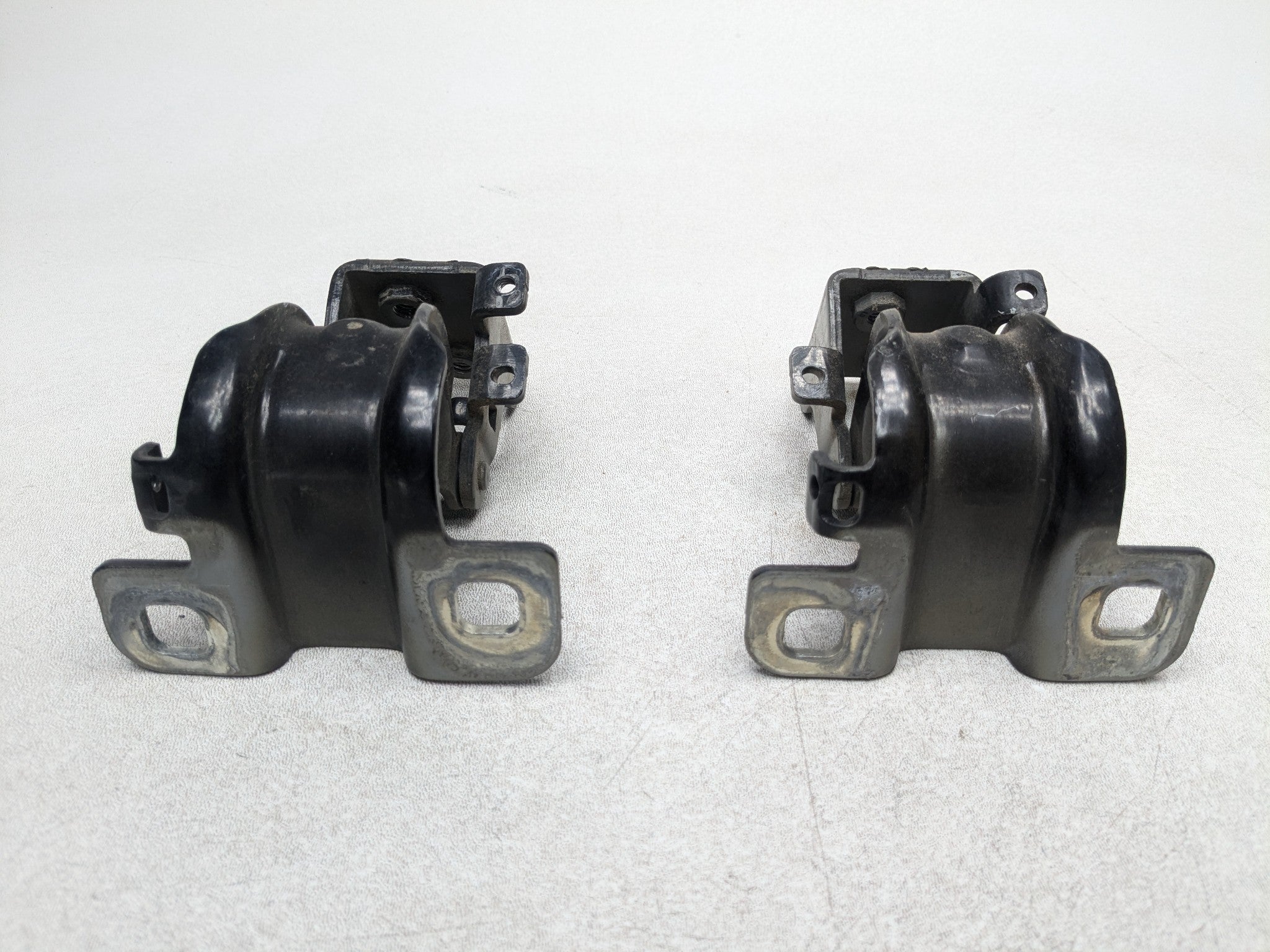 2008 - 2015 LAND ROVER LR2 OEM GATE HINGES SET REAR LEFT AND RIGHT SIDE