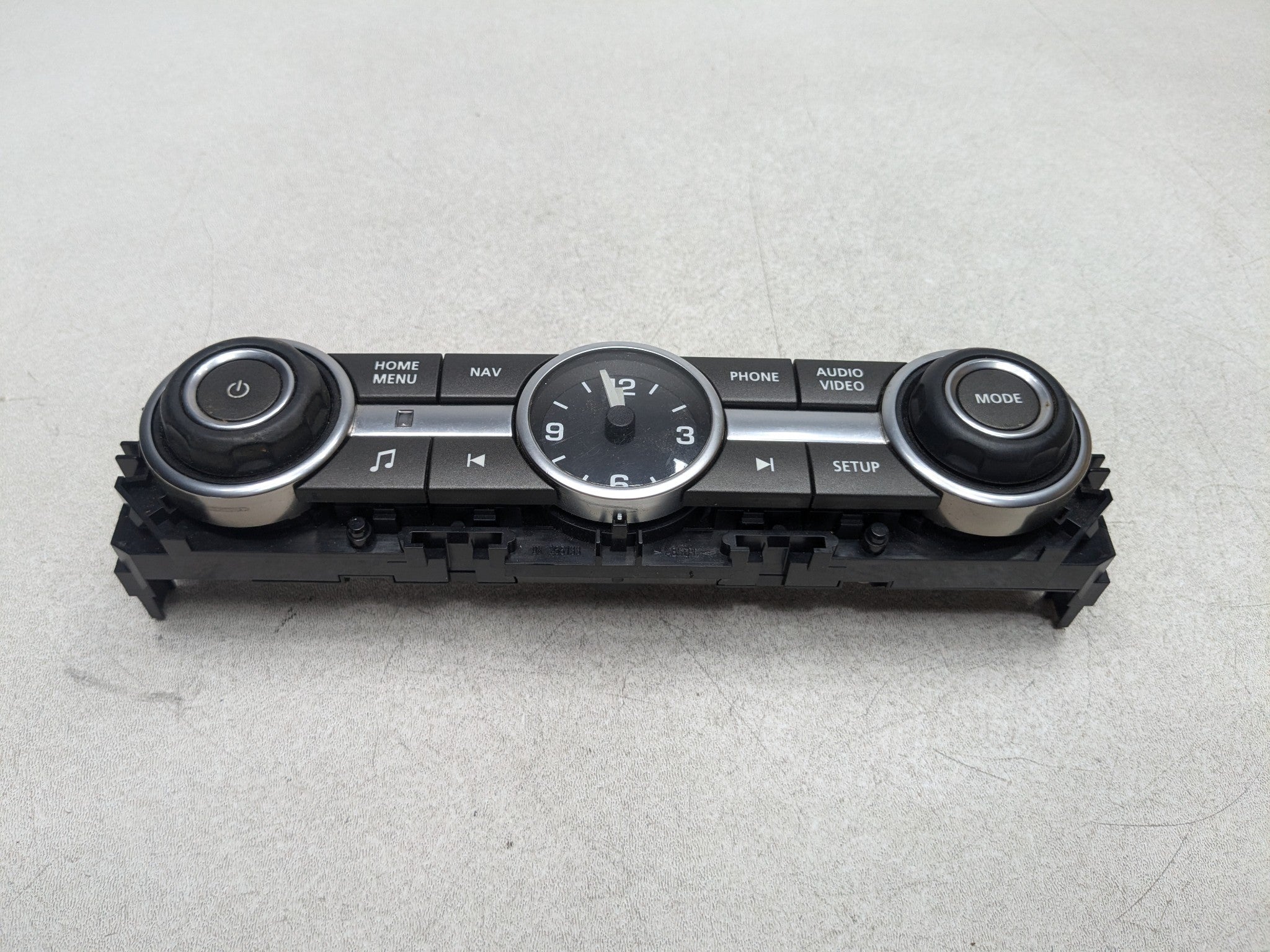 2008 - 2015 LAND ROVER LR2 OEM MULTIMEDIA RADIO CONTROL PANEL WITH CLOCK BLACK