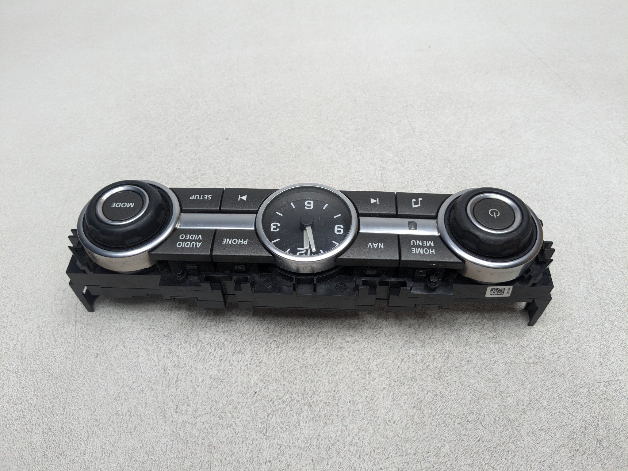 2008 - 2015 LAND ROVER LR2 OEM MULTIMEDIA RADIO CONTROL PANEL WITH CLOCK BLACK