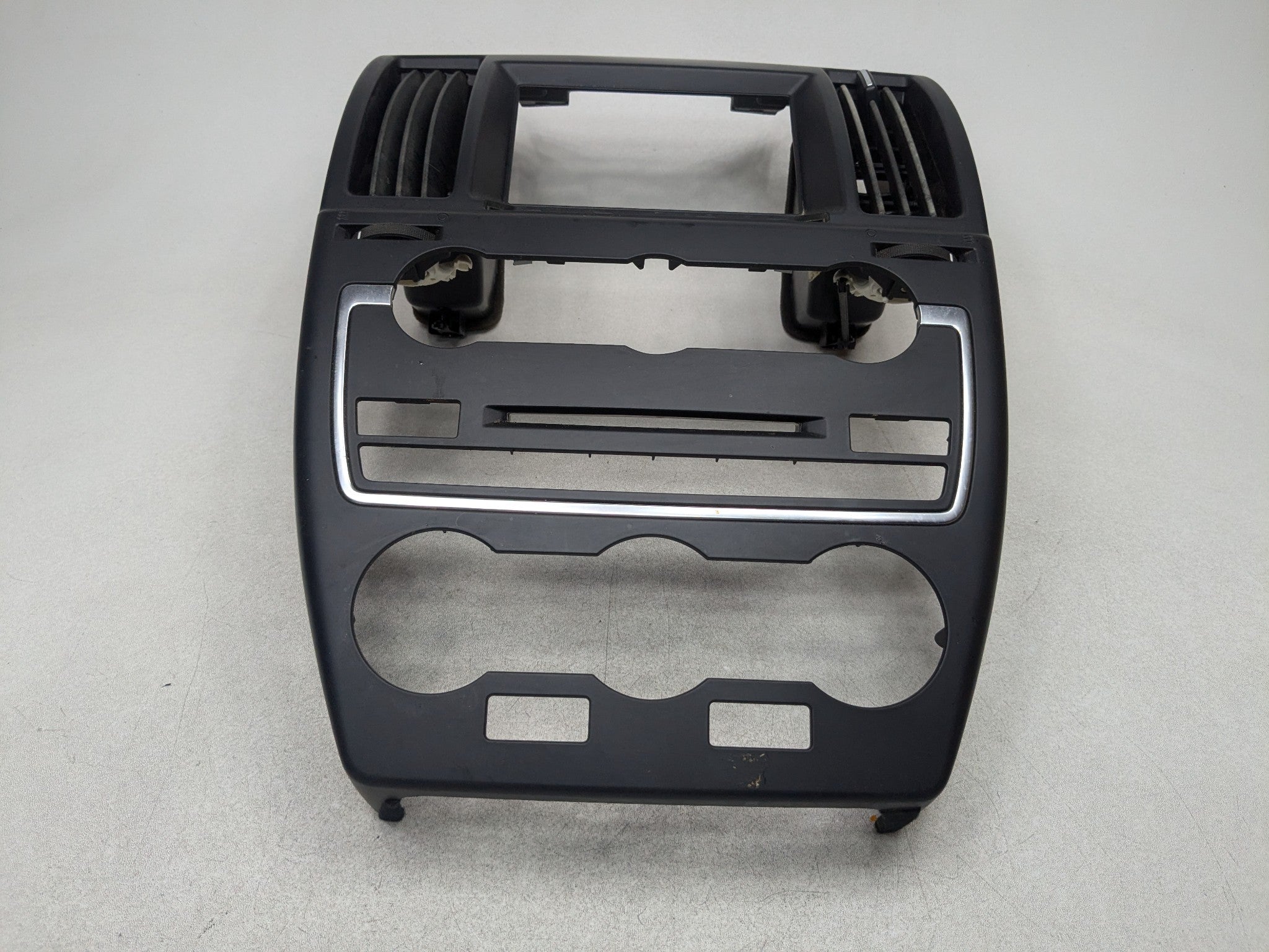 08 - 15 LAND ROVER LR2 OEM AC VENT CLIMATE CONTROL TRIM PANEL FRONT CENTER DASH