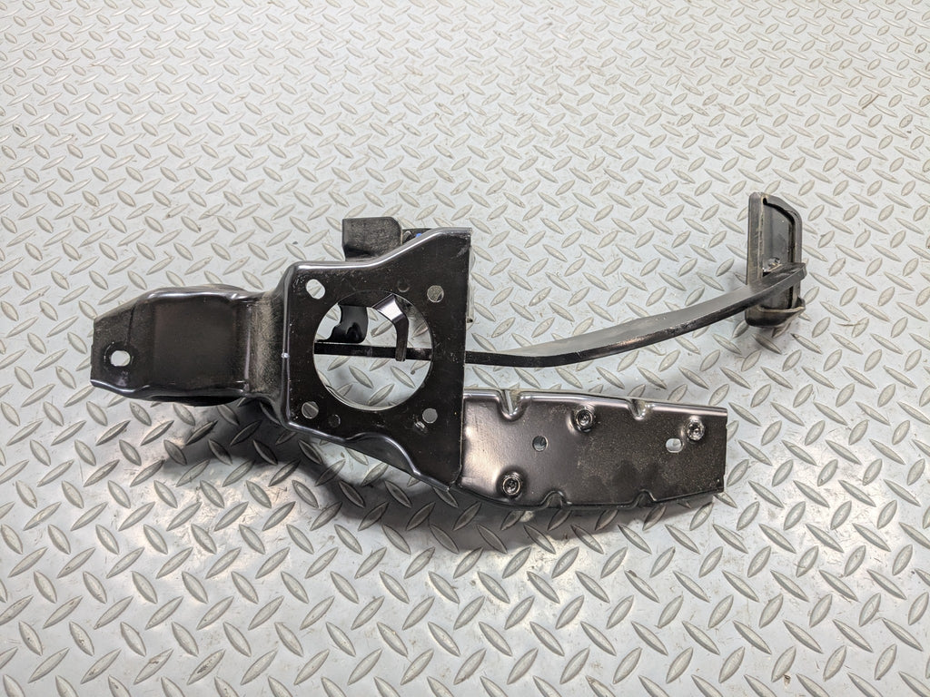 2008 - 2015 LAND ROVER LR2 OEM FOOT BRAKE PEDAL FRONT FLOOR WITH SUPPORT BRACKET