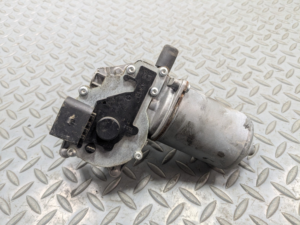 2008 - 2015 LAND ROVER LR2 OEM WINDSHIELD WIPER MOTOR ASSEMBLY FRONT SIDE